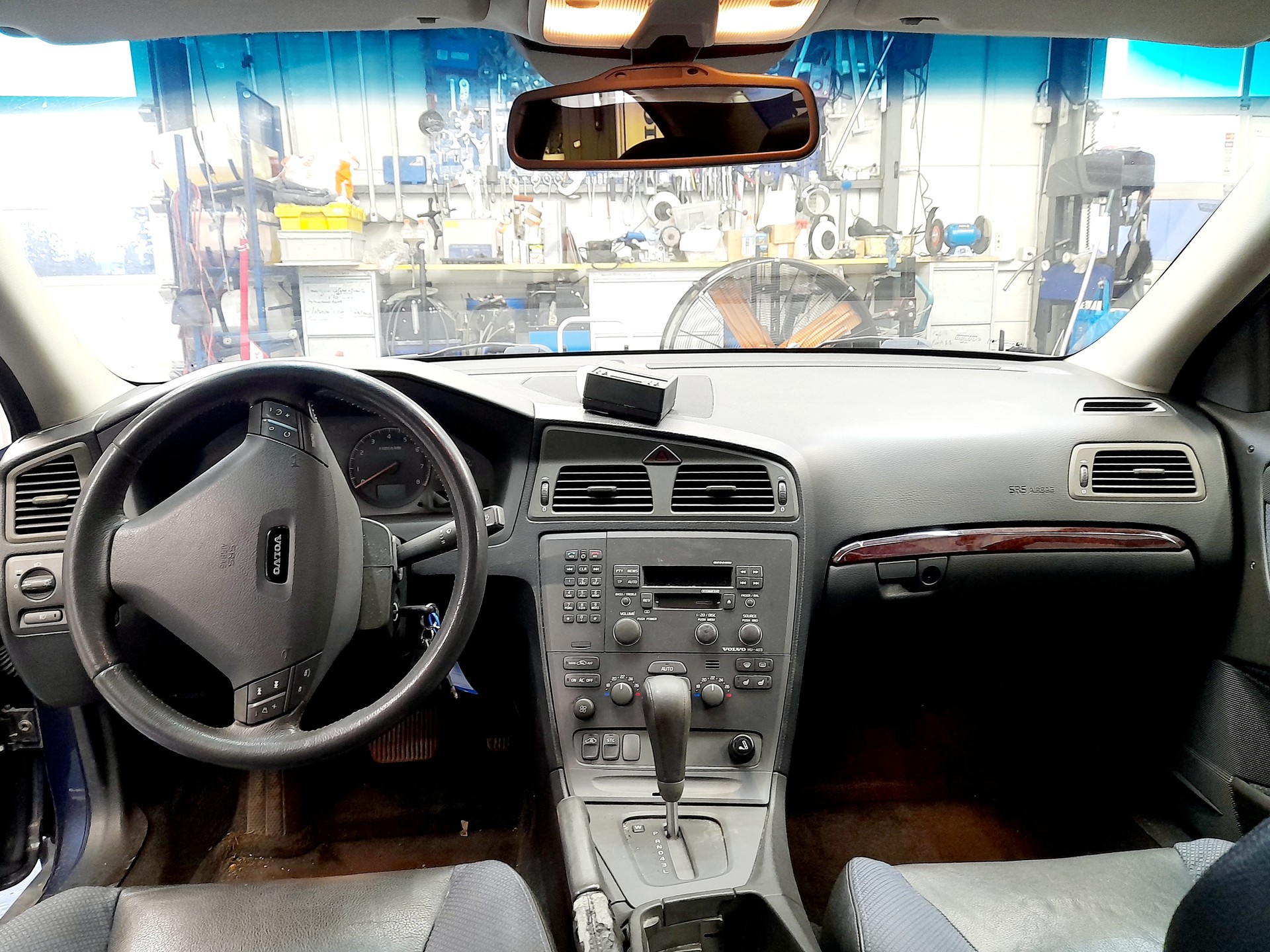 VOLVO S60 2.4T-image-7