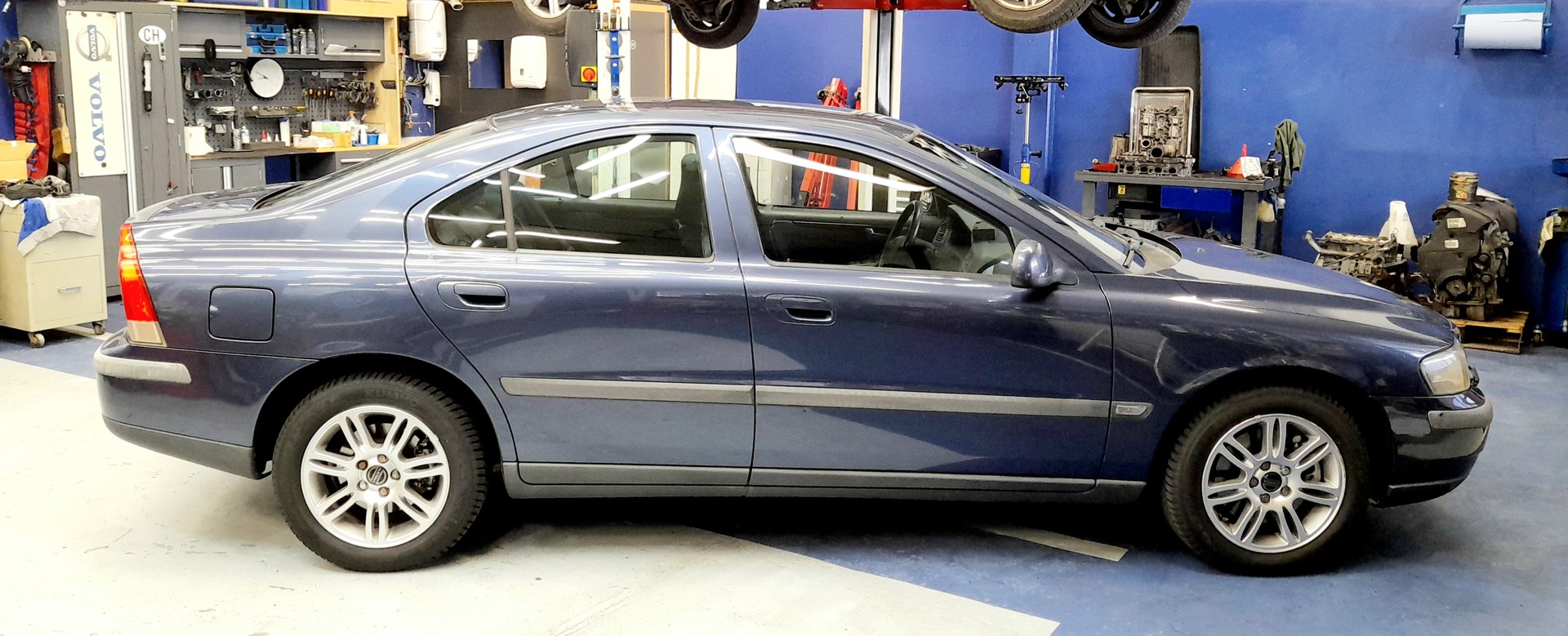 VOLVO S60 2.4T-image-2