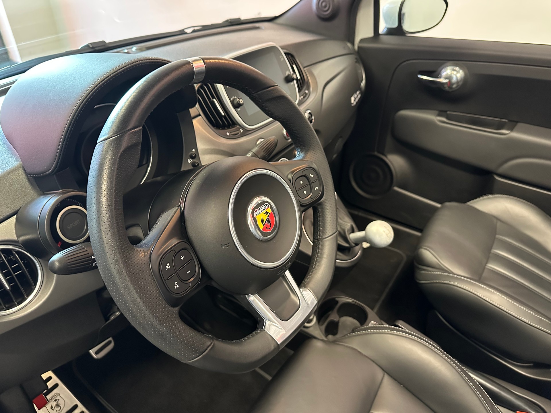 FIAT 595C 1.4 16V Turbo Abarth Turismo-image-12