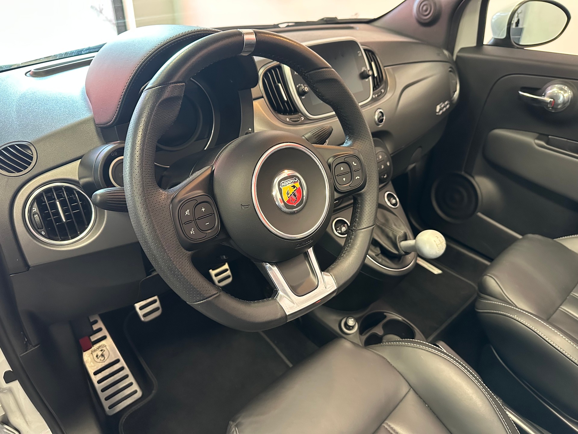 FIAT 595C 1.4 16V Turbo Abarth Turismo-image-11