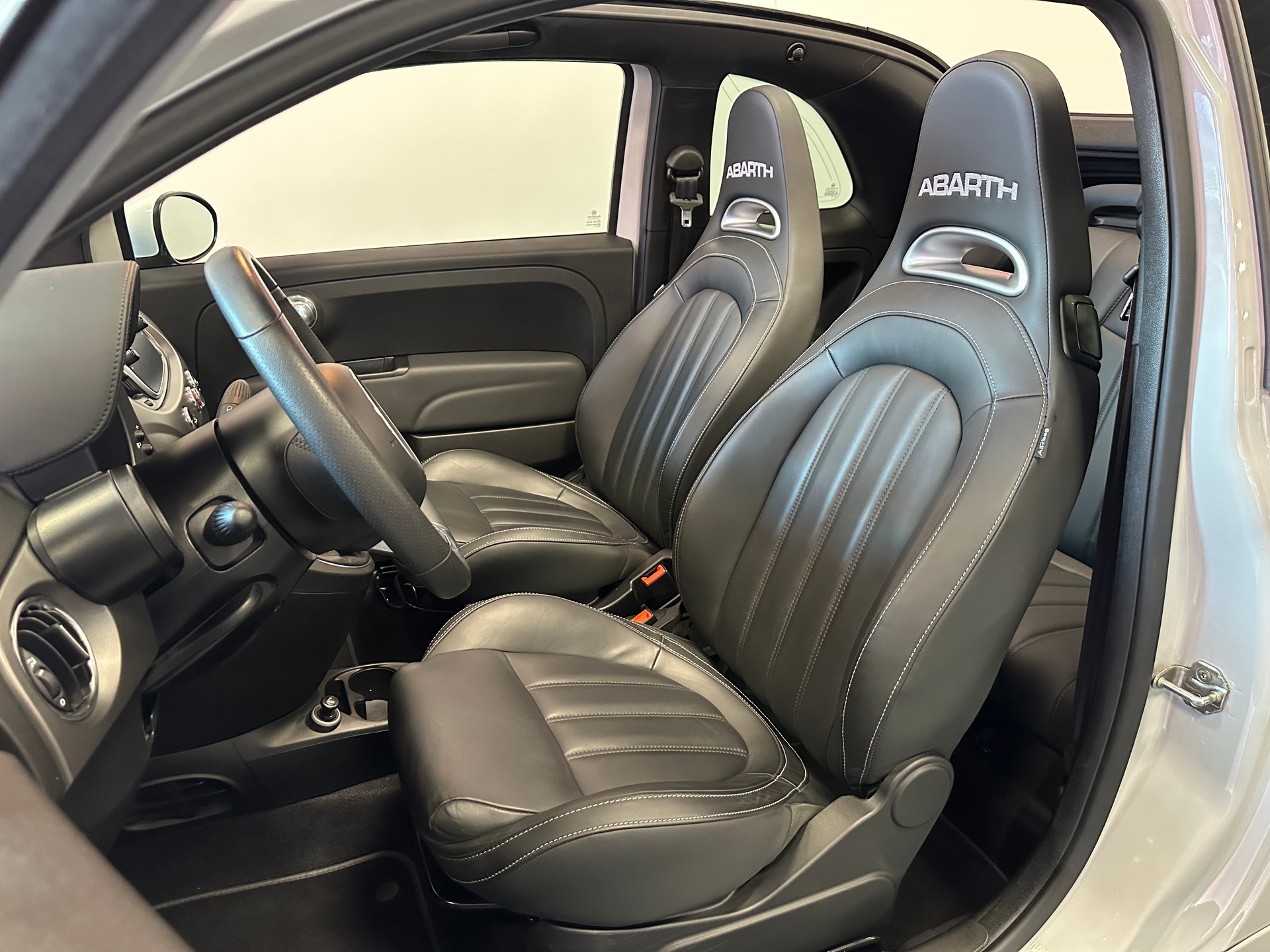 FIAT 595C 1.4 16V Turbo Abarth Turismo-image-13