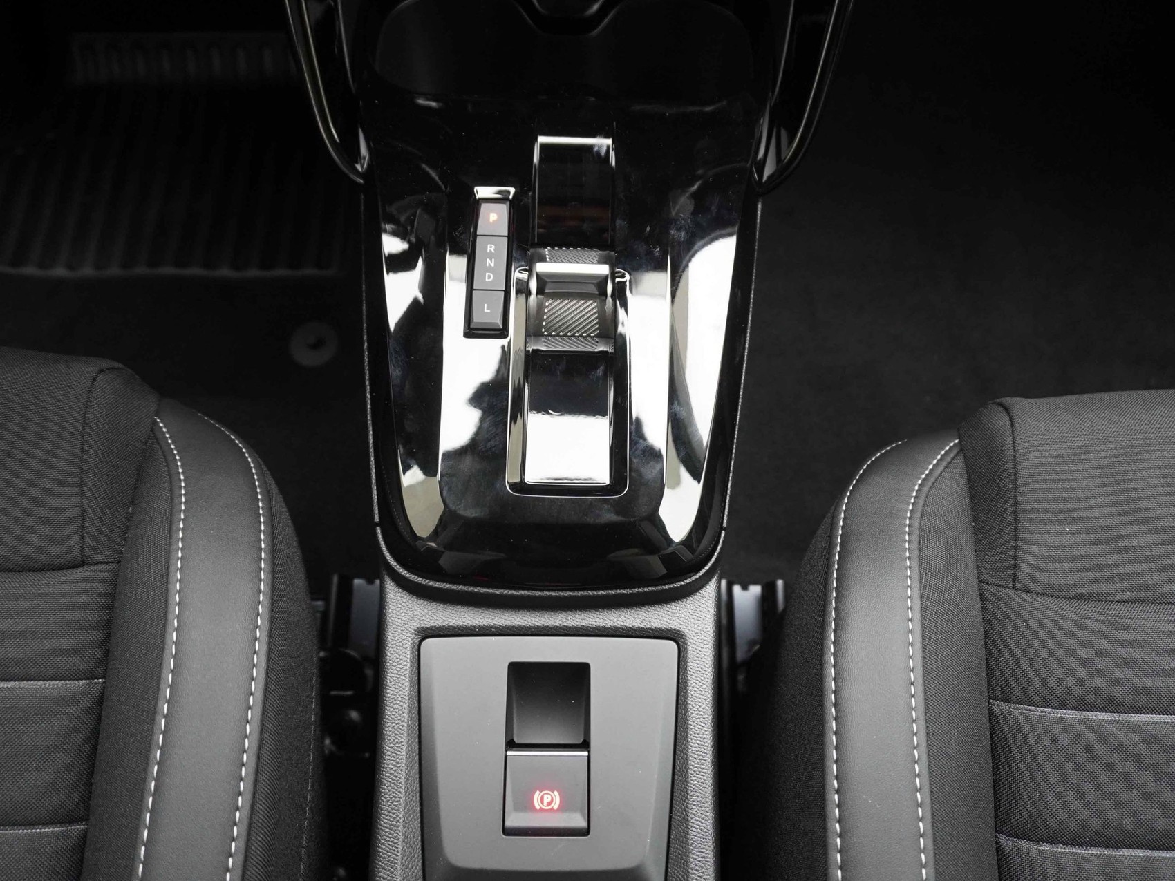 CITROEN C3 1.2 Hybrid Max-image-17