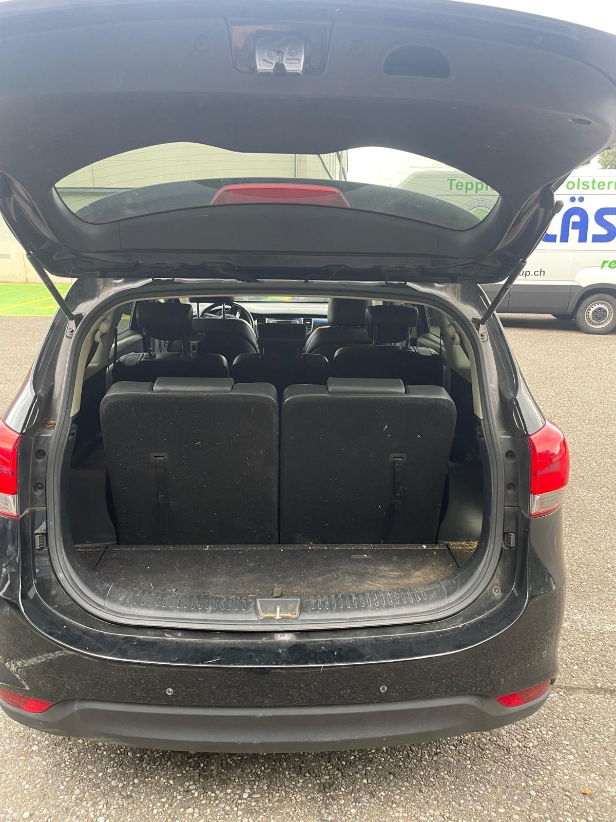 KIA Carens 1.7 CRDi Style-image-3