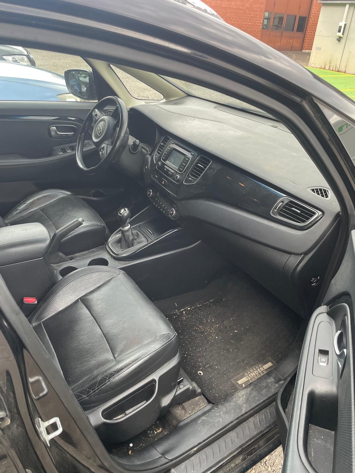 KIA Carens 1.7 CRDi Style-image-11