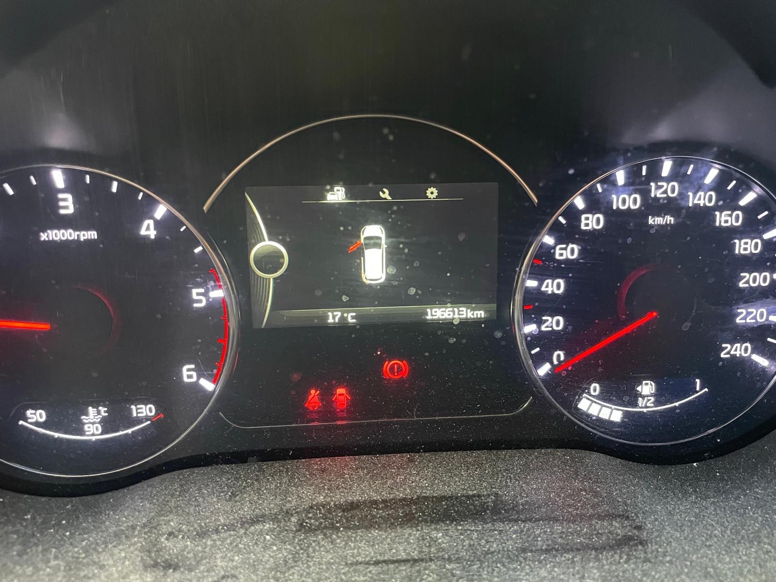 KIA Carens 1.7 CRDi Style-image-9