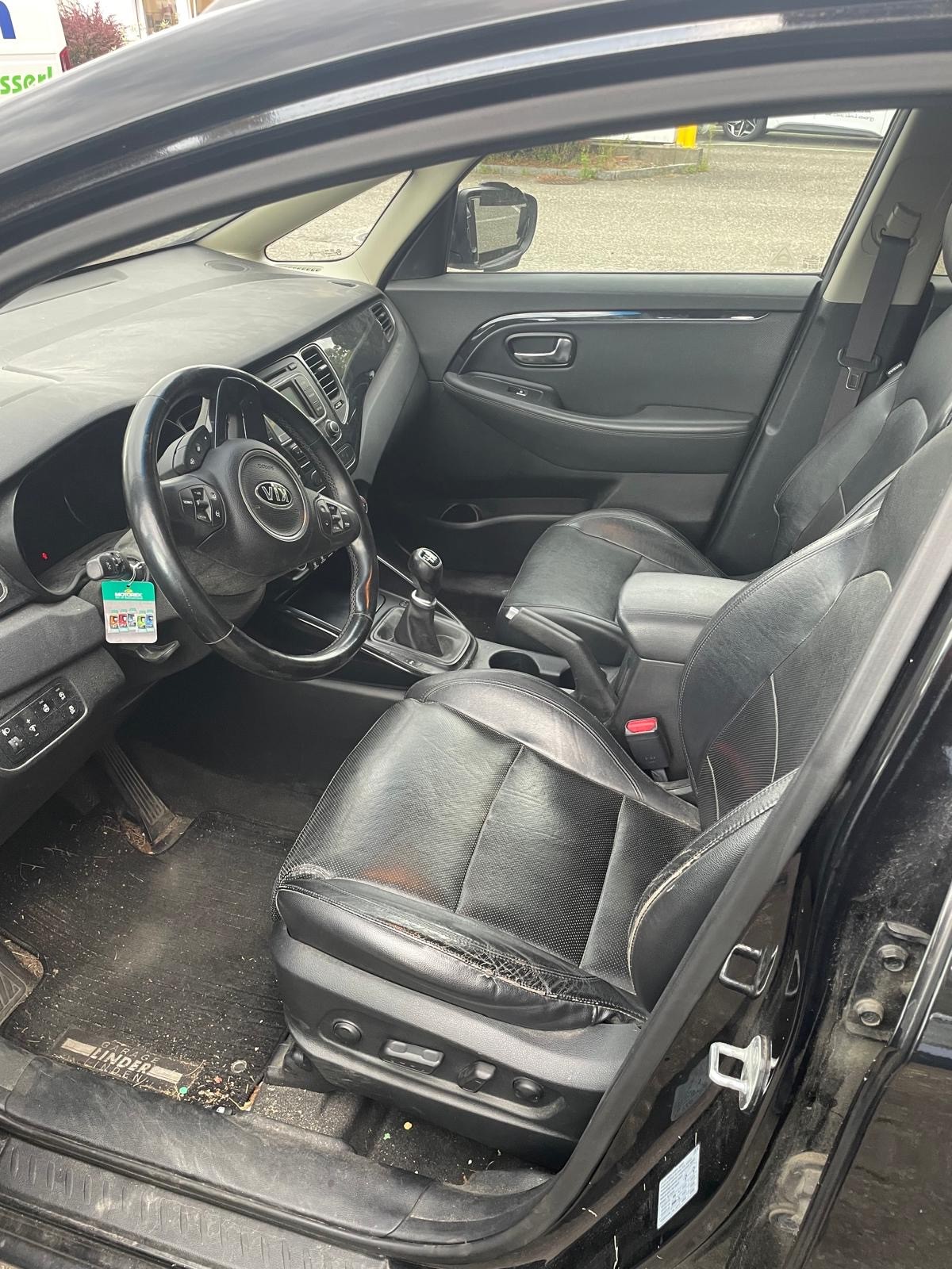 KIA Carens 1.7 CRDi Style-image-2