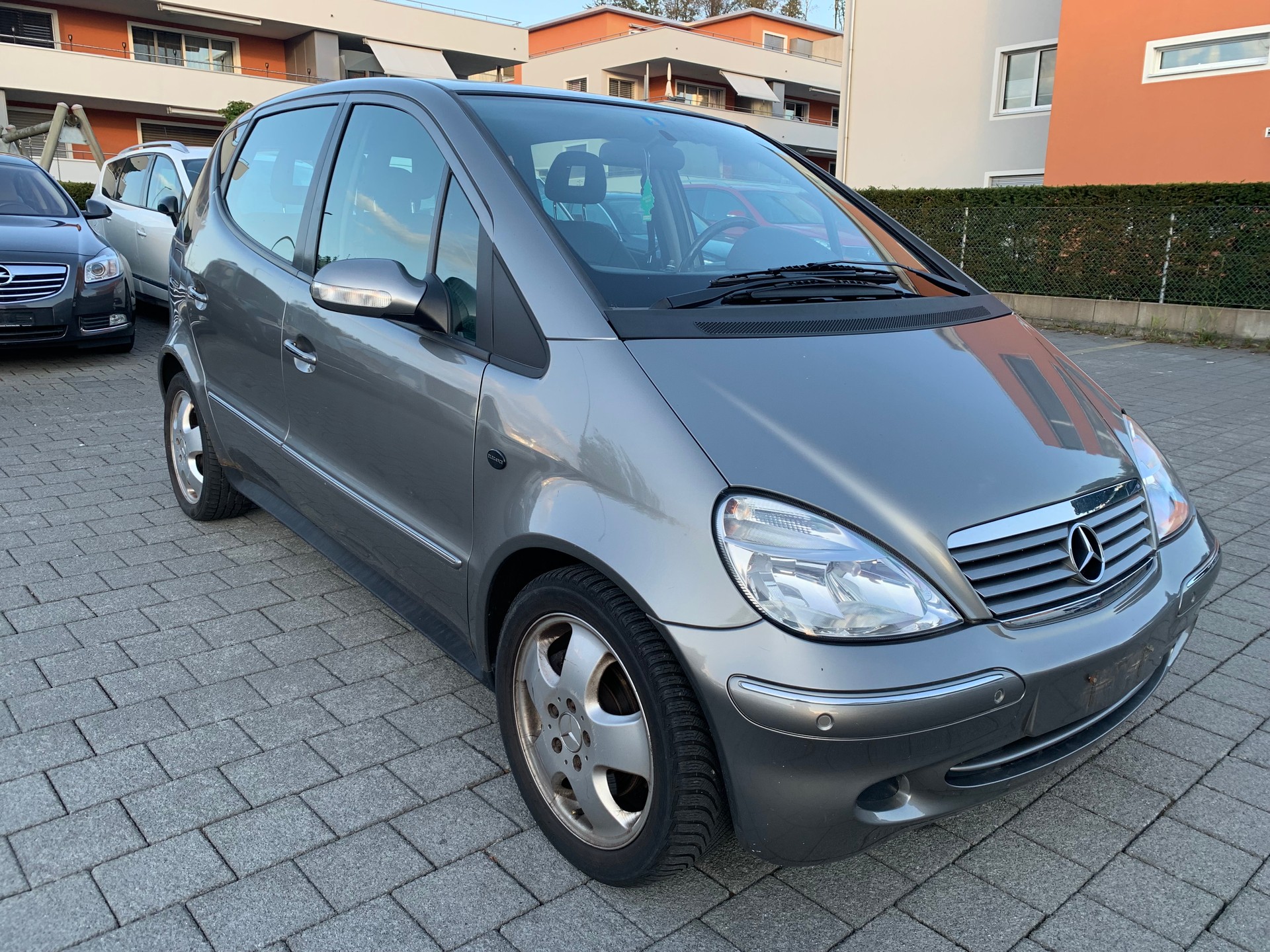MERCEDES-BENZ A 190 L Elégance-image-1