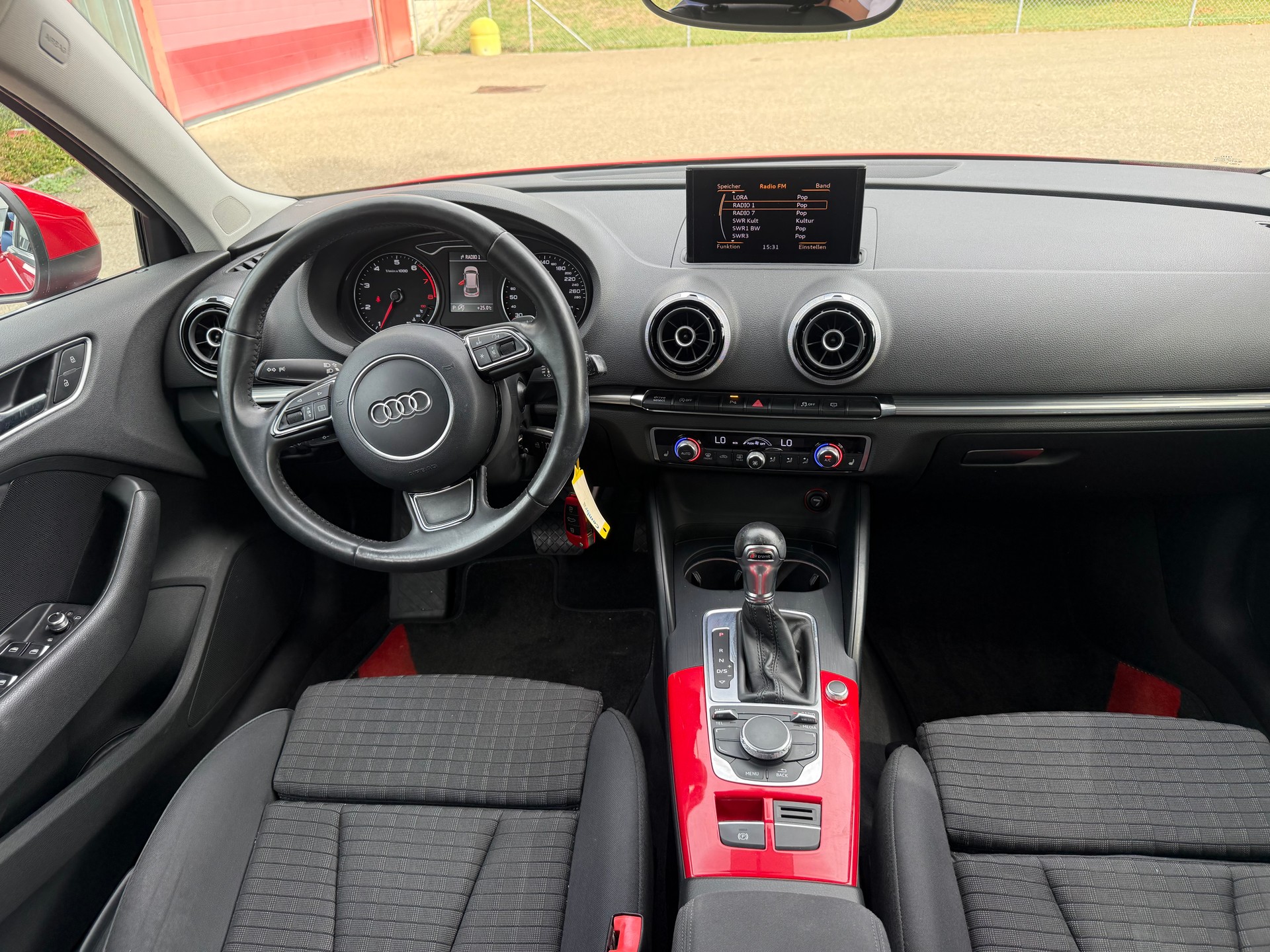 AUDI A3 Sportback 1.8 TFSI Attraction S-tronic-image-8