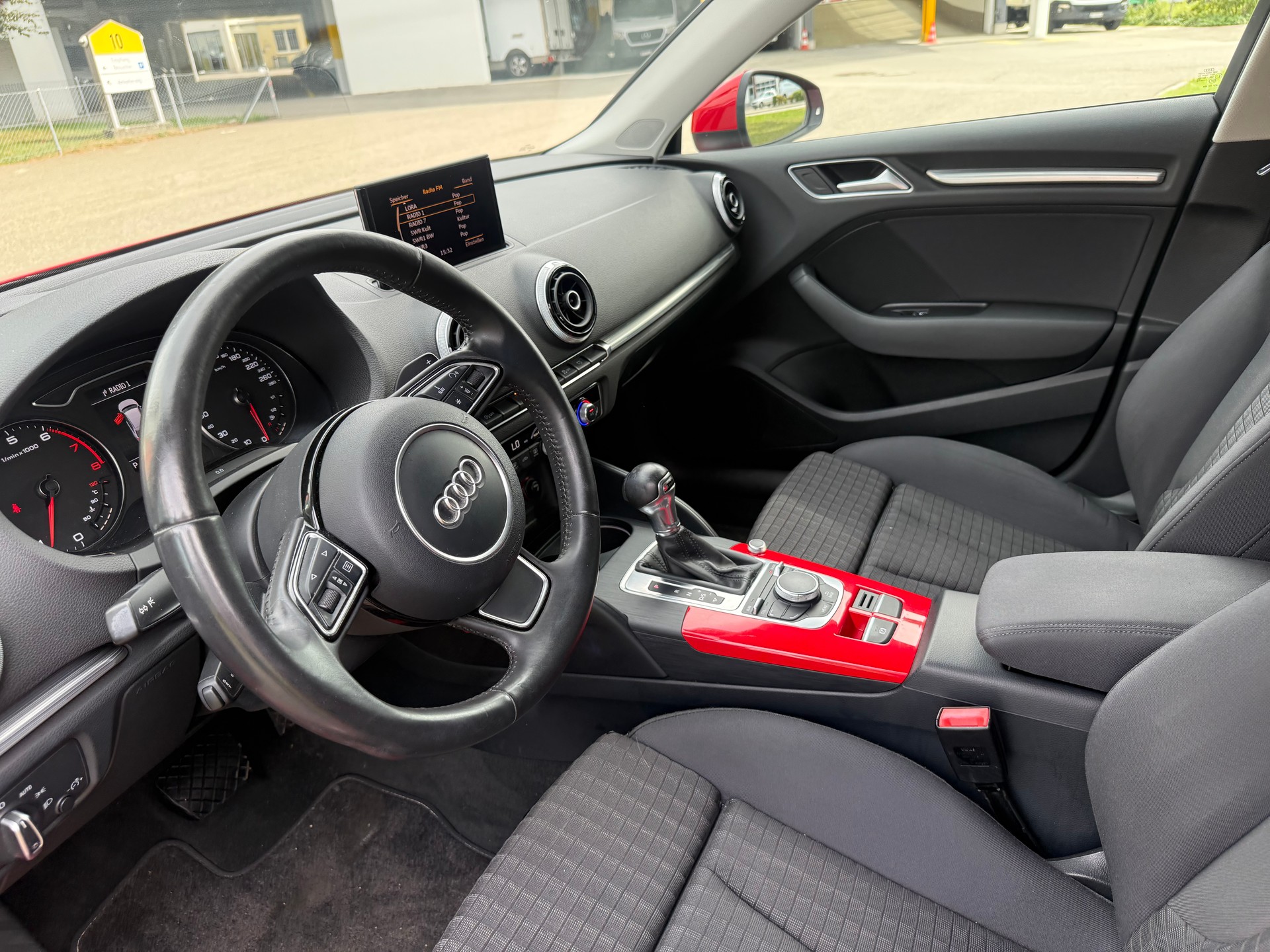 AUDI A3 Sportback 1.8 TFSI Attraction S-tronic-image-7