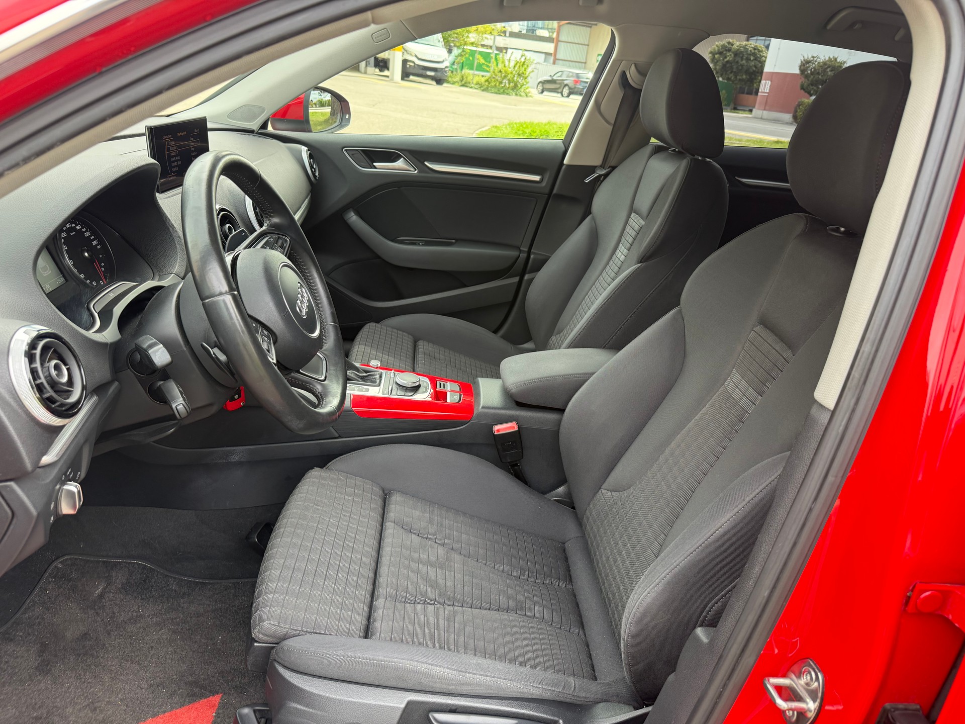 AUDI A3 Sportback 1.8 TFSI Attraction S-tronic-image-6