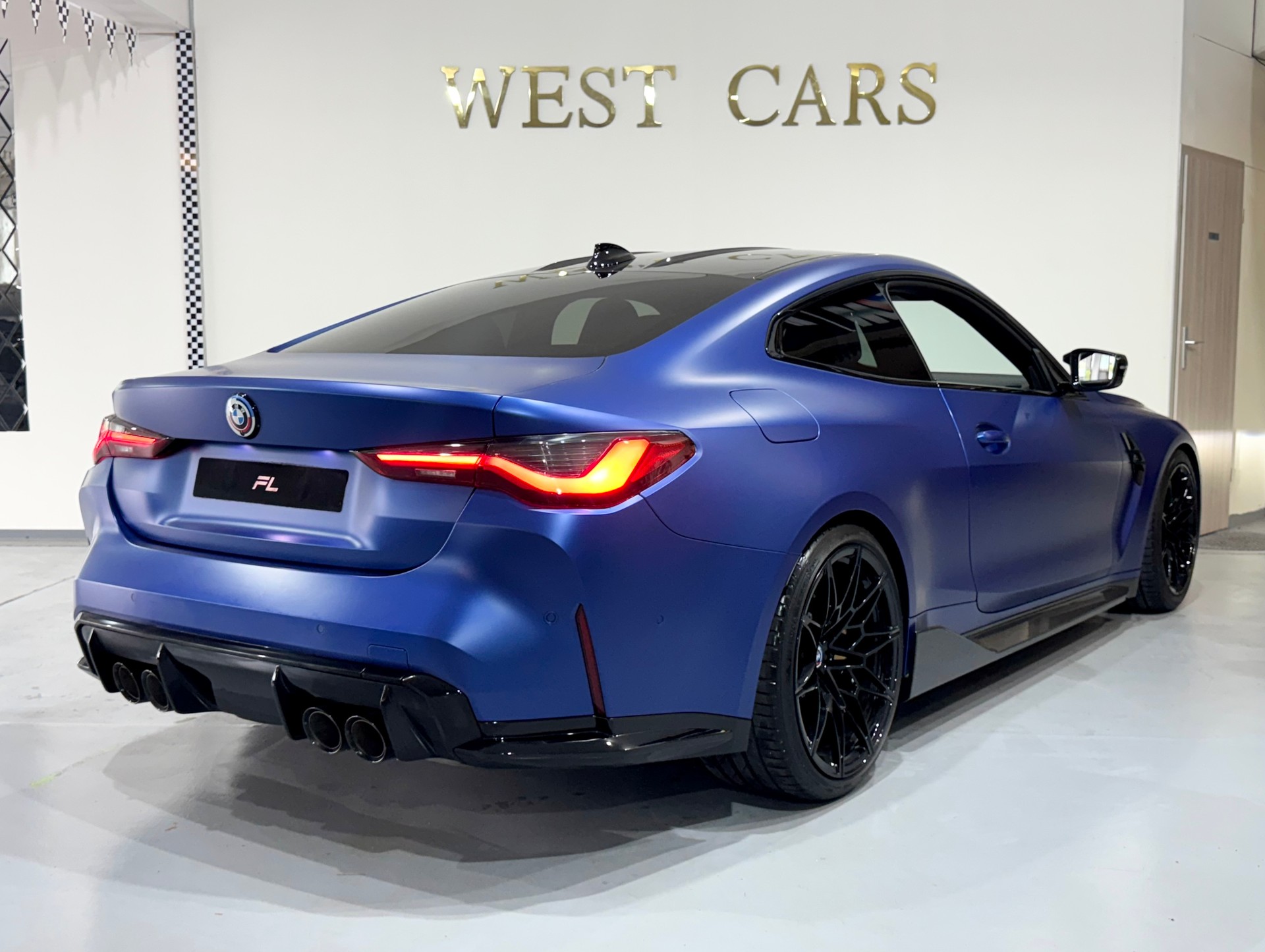 BMW M4 Coupé Competition M xDrive *Frozen Portimao Blue*Keramik*Carbon*-image-3