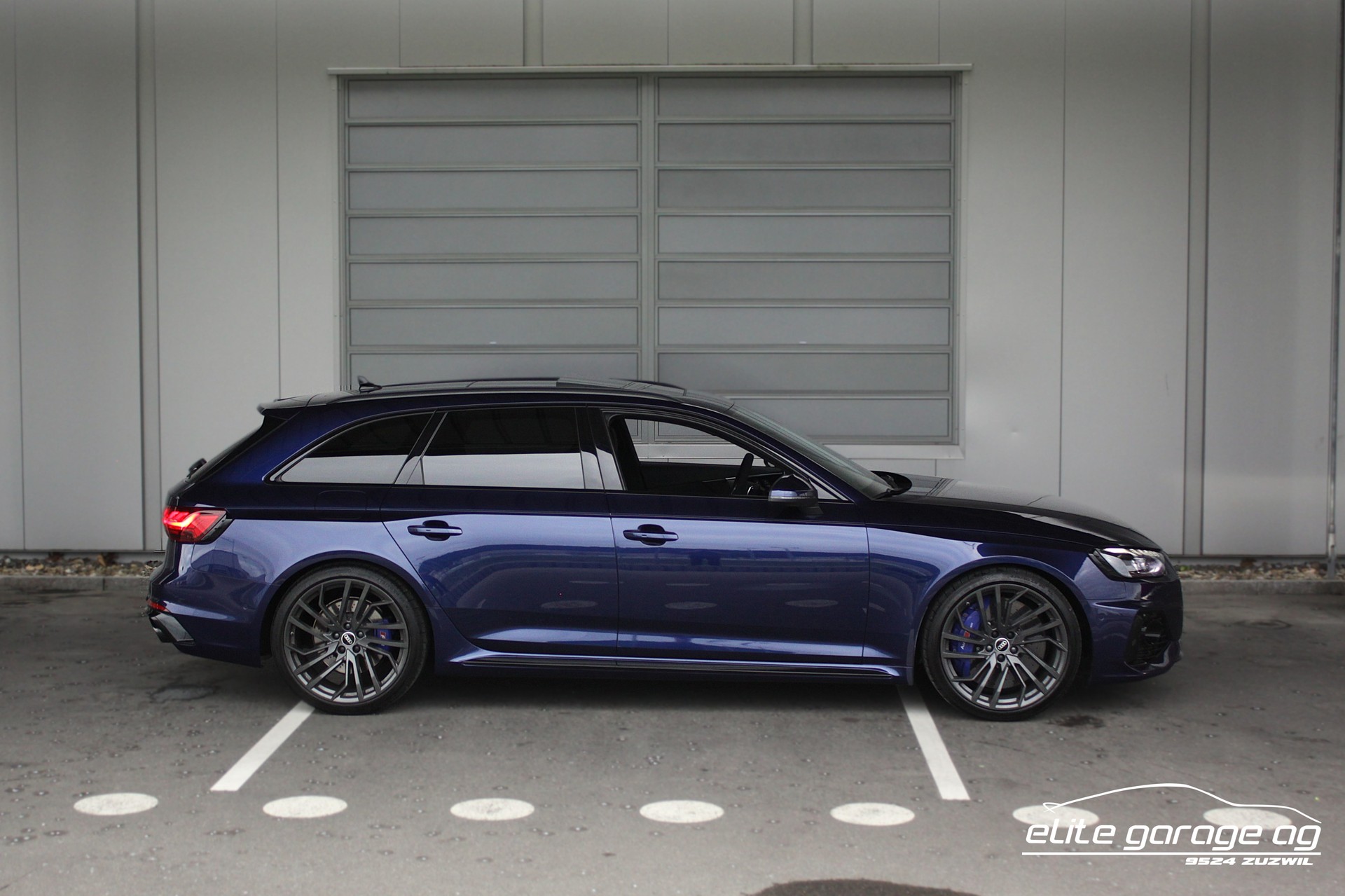 AUDI RS4 Avant quattro tiptronic-image-5
