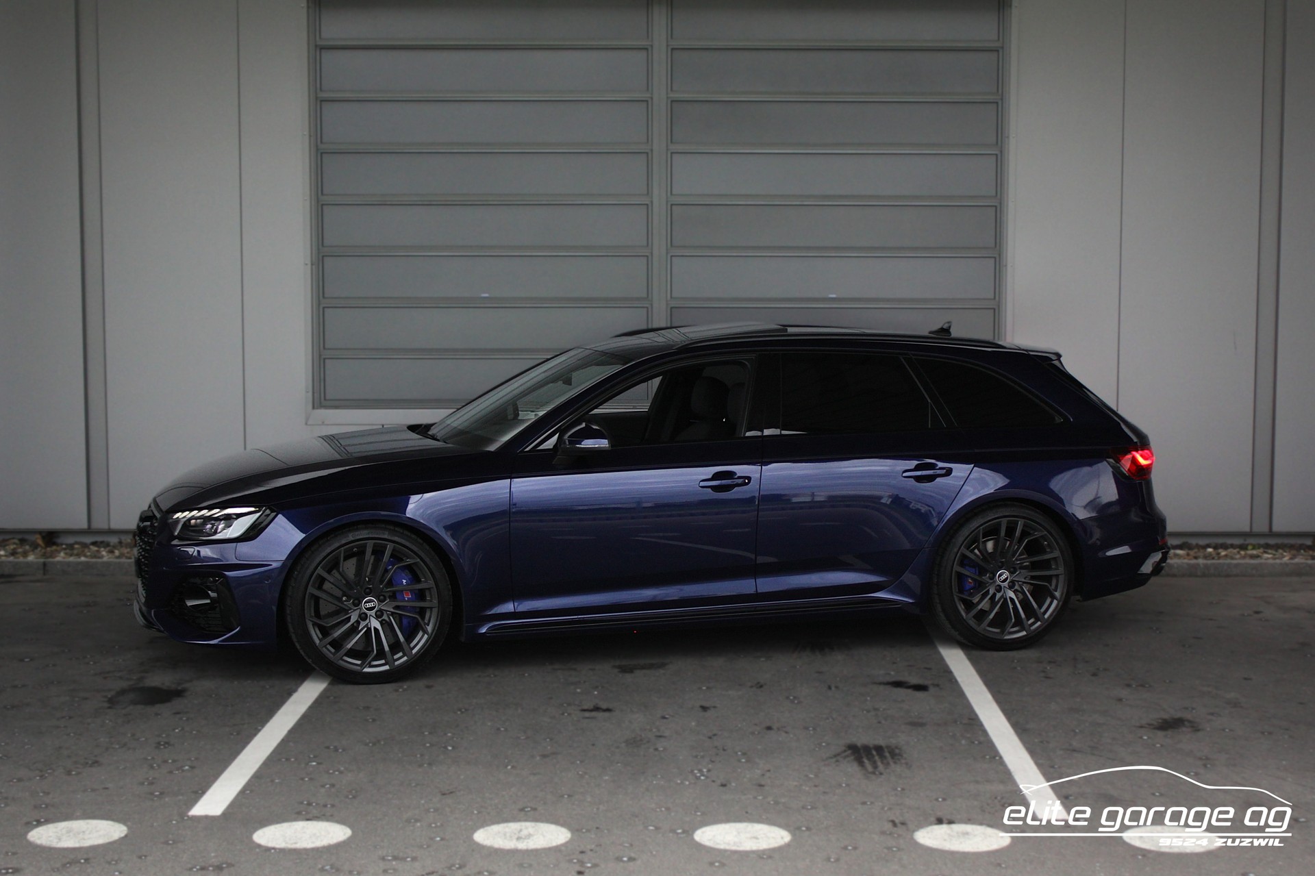 AUDI RS4 Avant quattro tiptronic-image-0