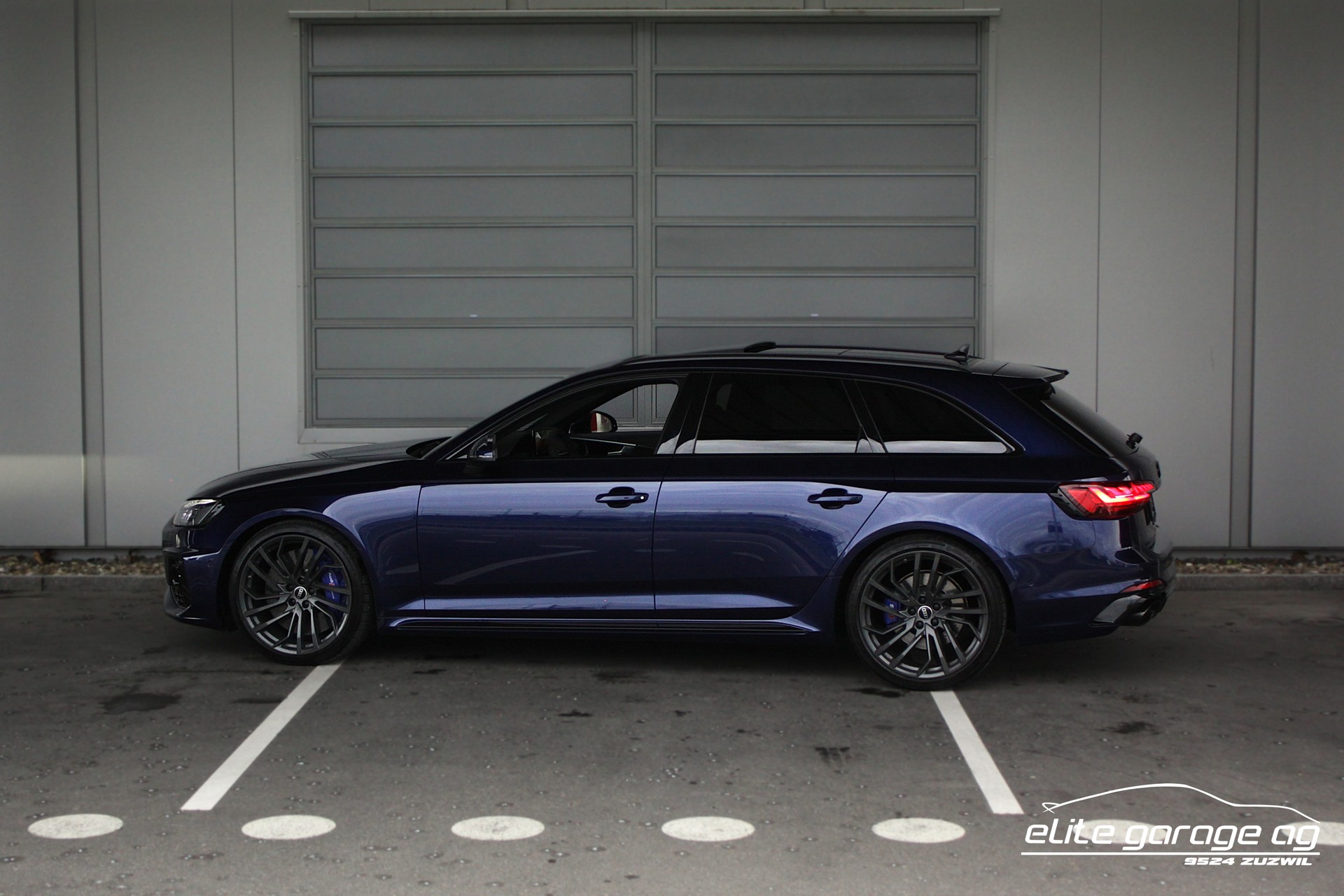 AUDI RS4 Avant quattro tiptronic-image-2