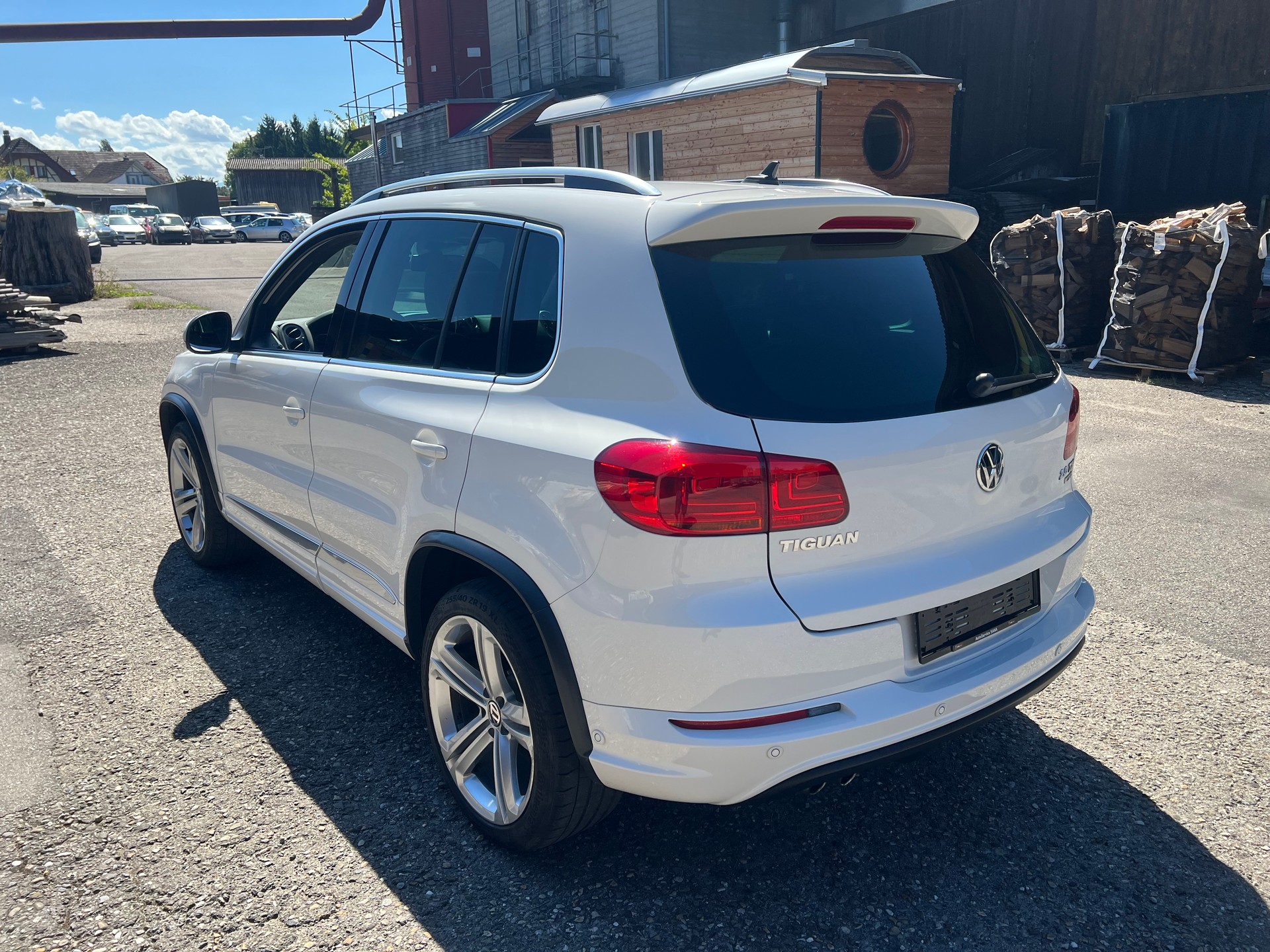VW Tiguan 2.0 TDI BlueMotion Sport&Style 4Motion DSG-image-2