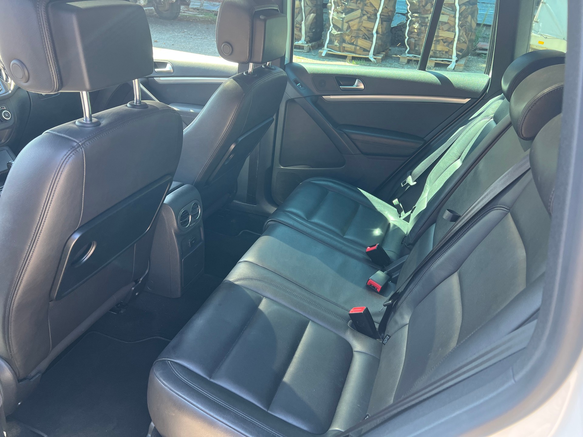 VW Tiguan 2.0 TDI BlueMotion Sport&Style 4Motion DSG-image-8