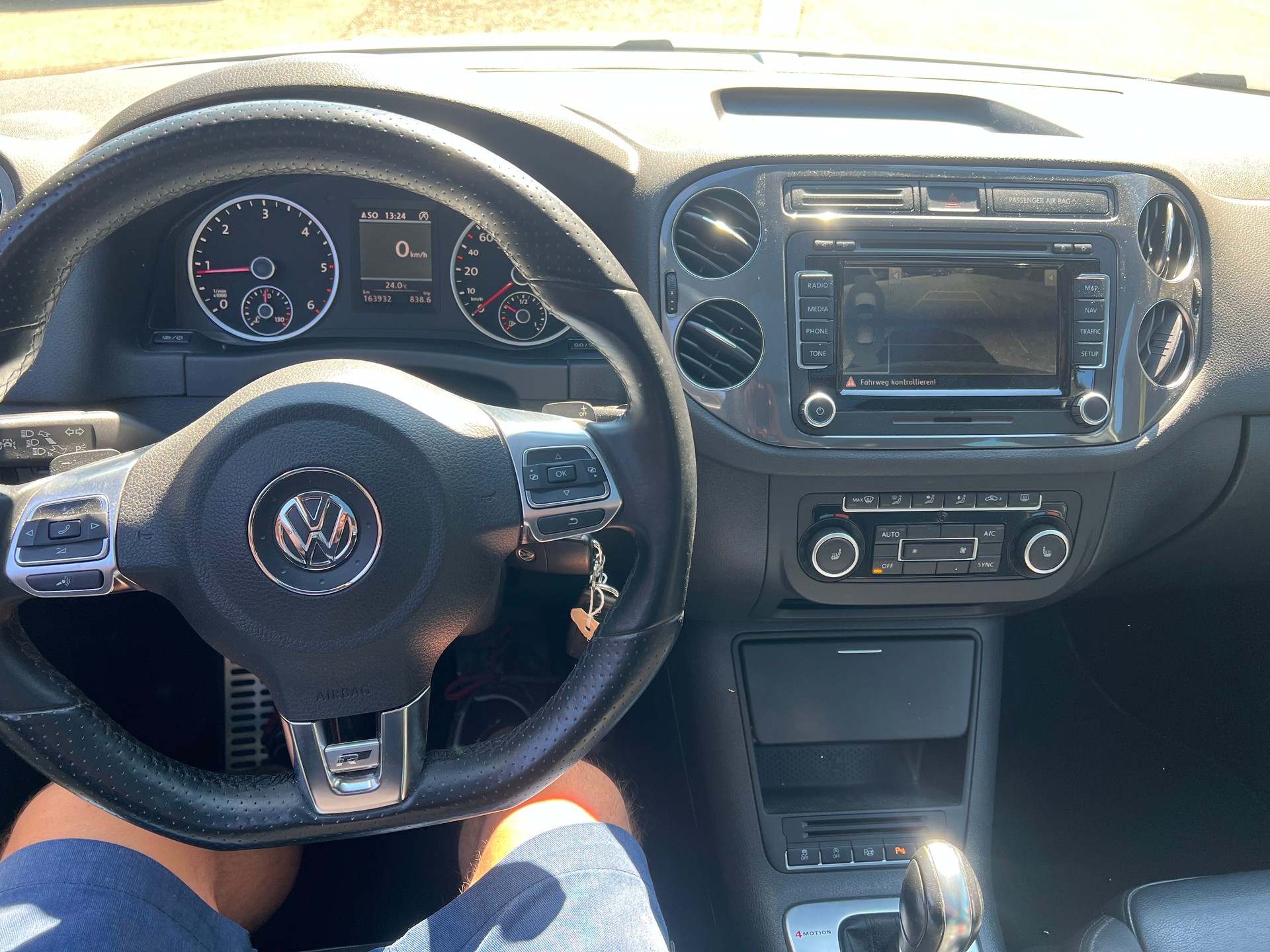 VW Tiguan 2.0 TDI BlueMotion Sport&Style 4Motion DSG-image-10