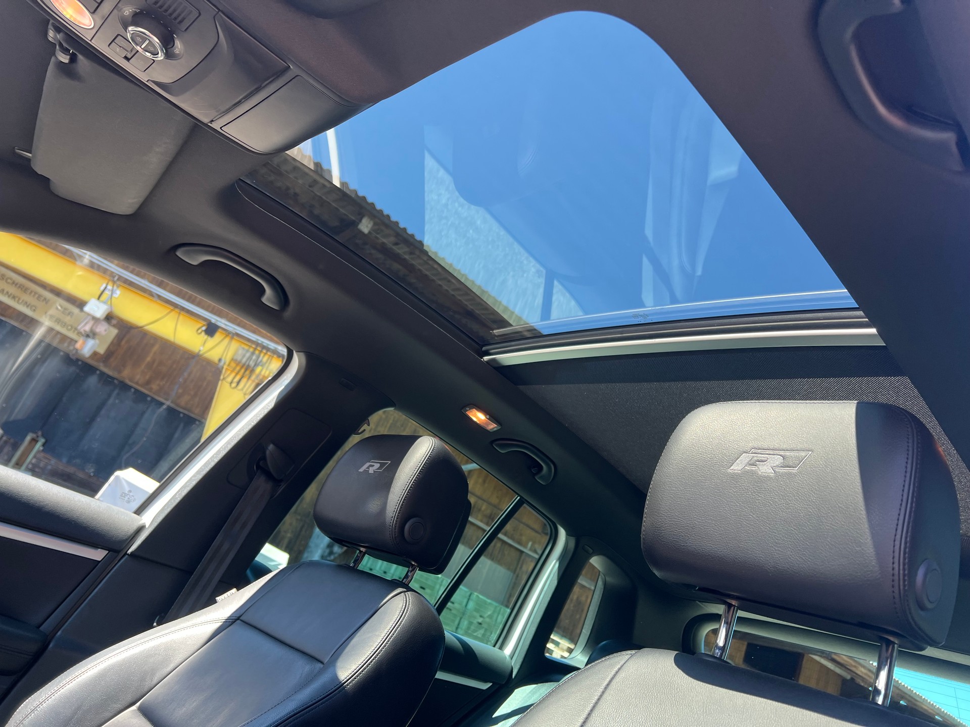VW Tiguan 2.0 TDI BlueMotion Sport&Style 4Motion DSG-image-9