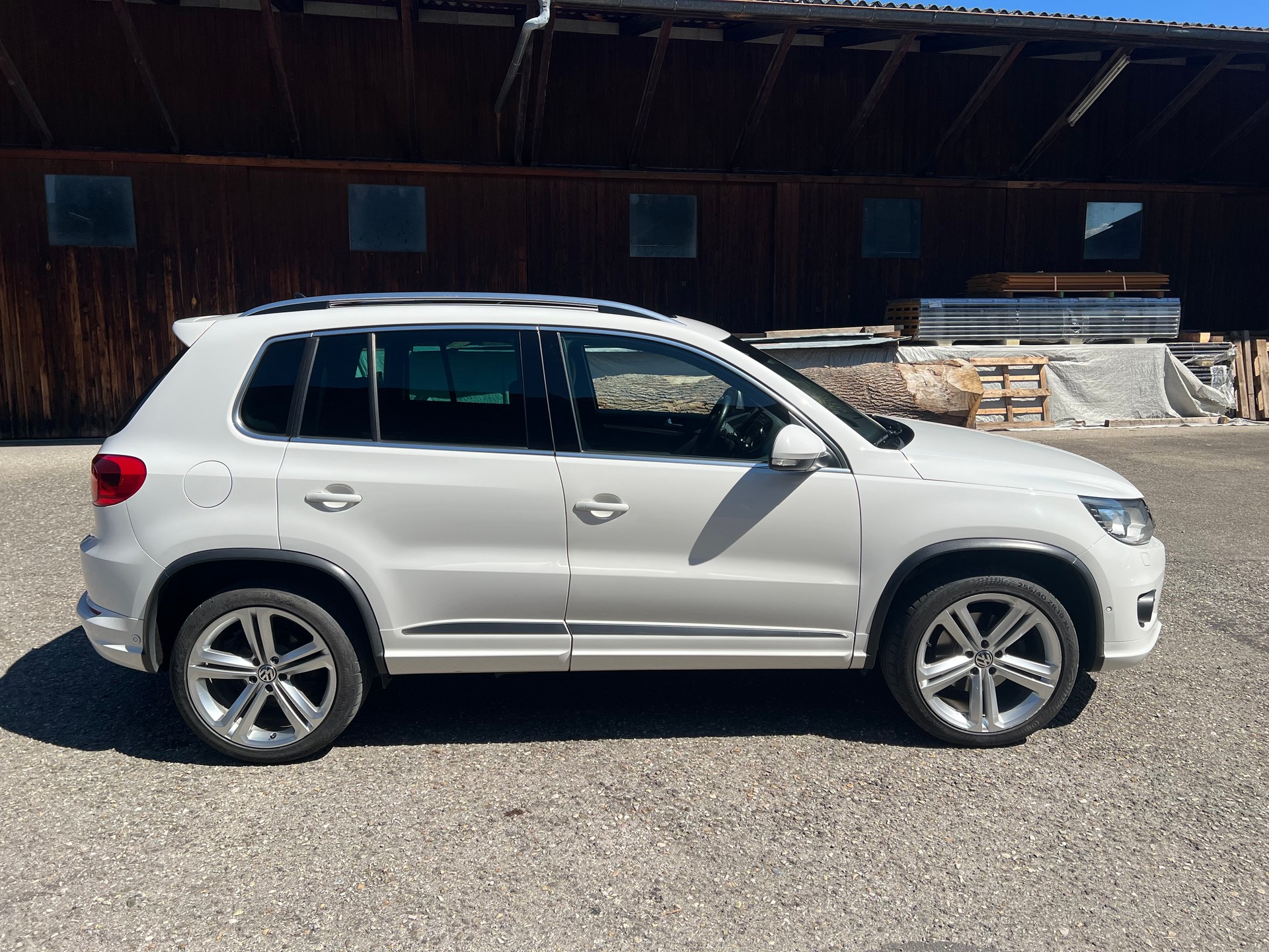 VW Tiguan 2.0 TDI BlueMotion Sport&Style 4Motion DSG-image-4