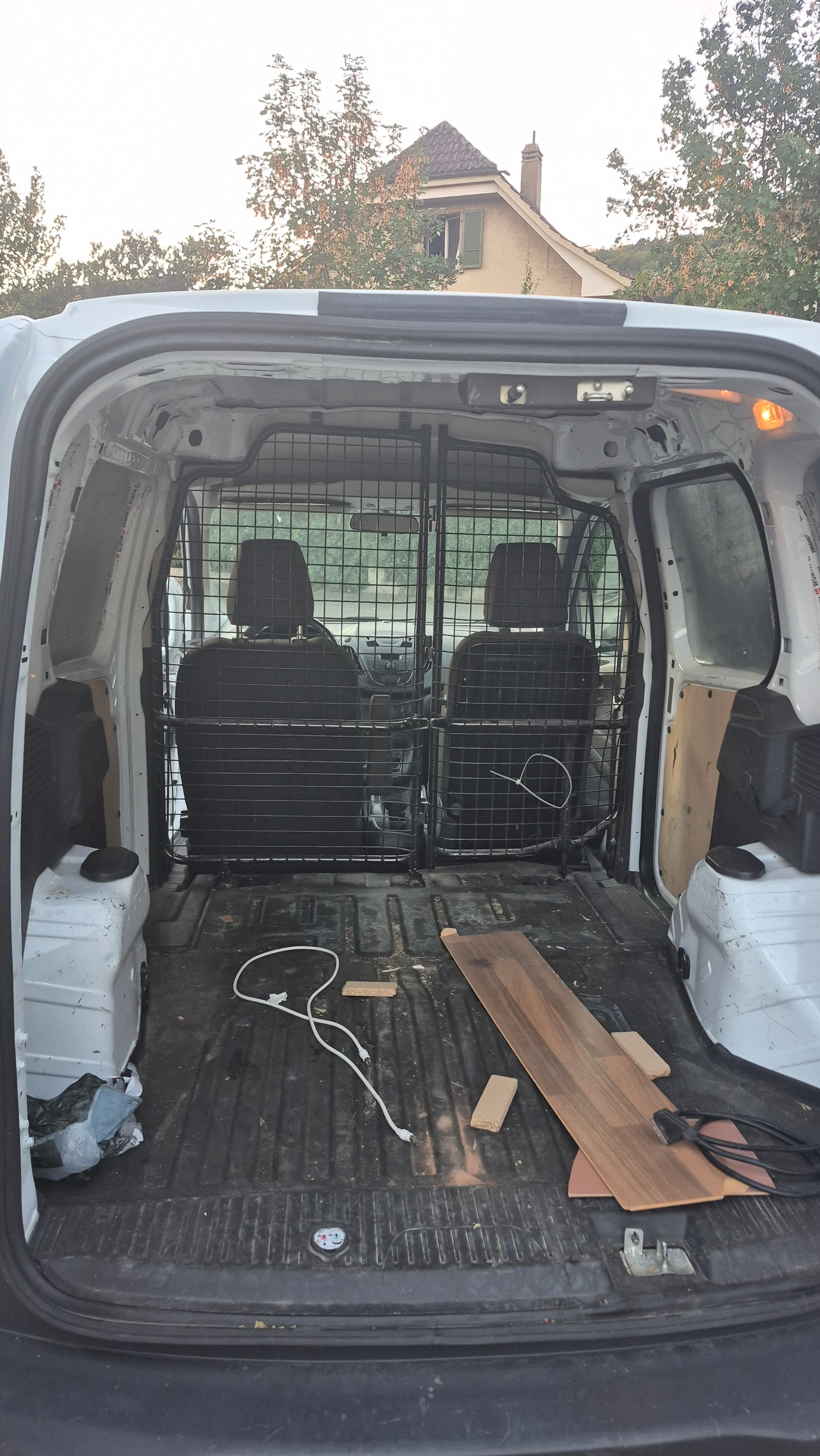 FORD Transit Courier Van 1.0 EcoBoost Sport-image-9