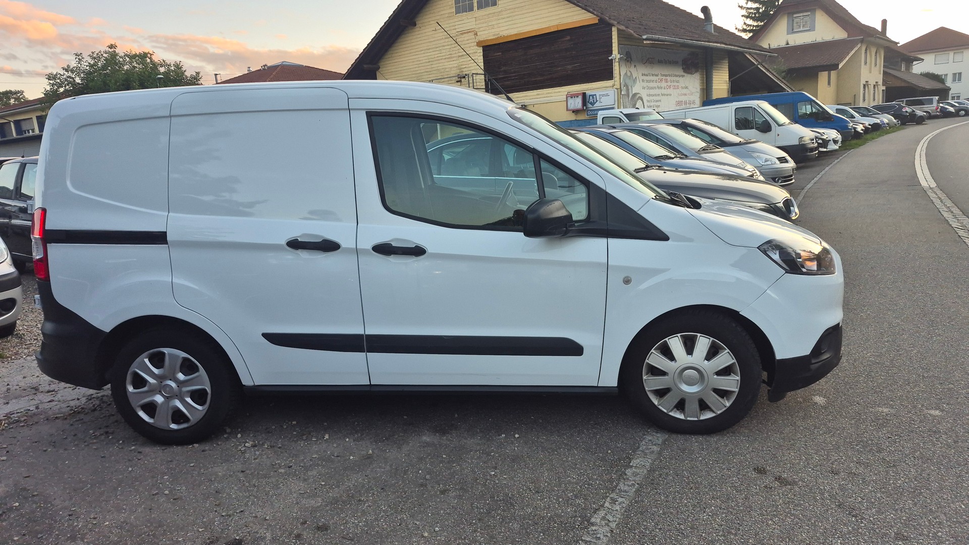 FORD Transit Courier Van 1.0 EcoBoost Sport-image-3