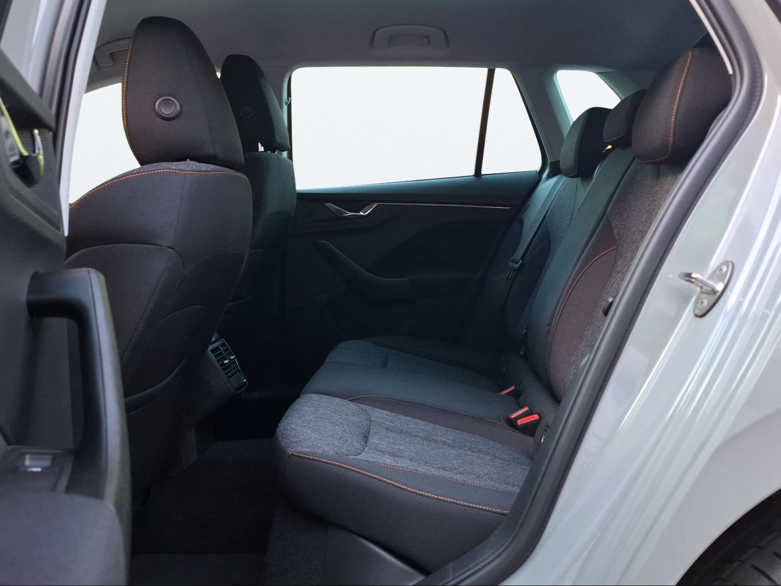 SKODA Kamiq 1.0 TSI Clever DSG-image-13