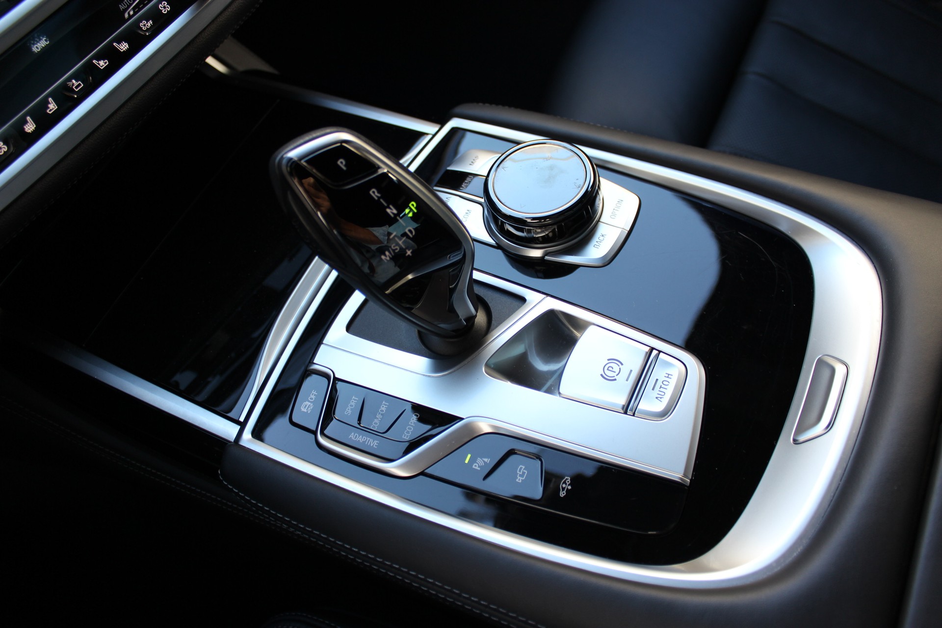 BMW 750i xDrive M Sport *BOWERS & WILKINS*-image-15