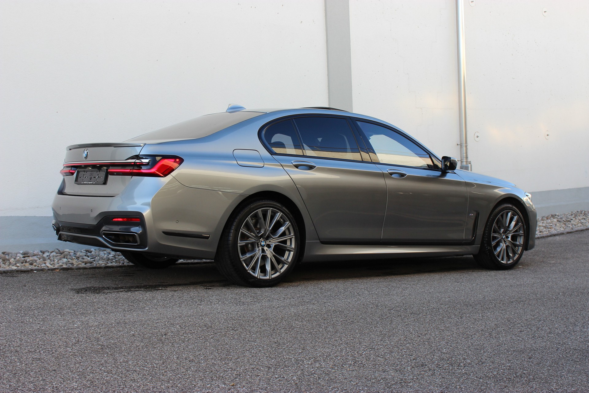 BMW 750i xDrive M Sport *BOWERS & WILKINS*-image-2