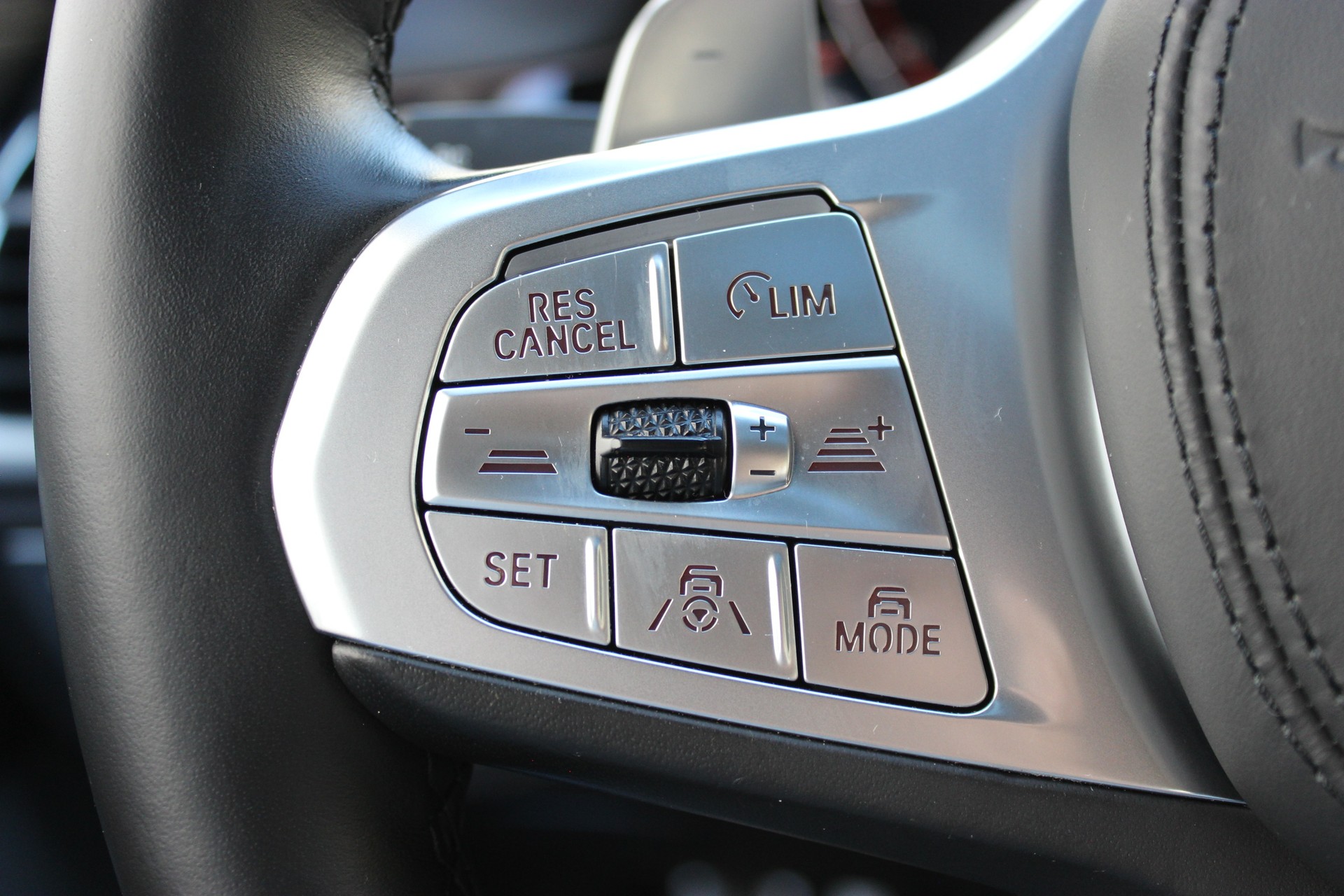 BMW 750i xDrive M Sport *BOWERS & WILKINS*-image-12