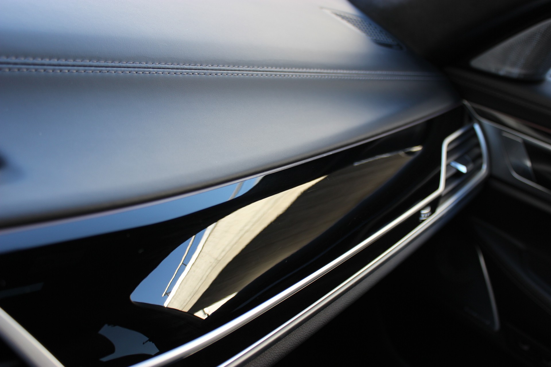 BMW 750i xDrive M Sport *BOWERS & WILKINS*-image-27