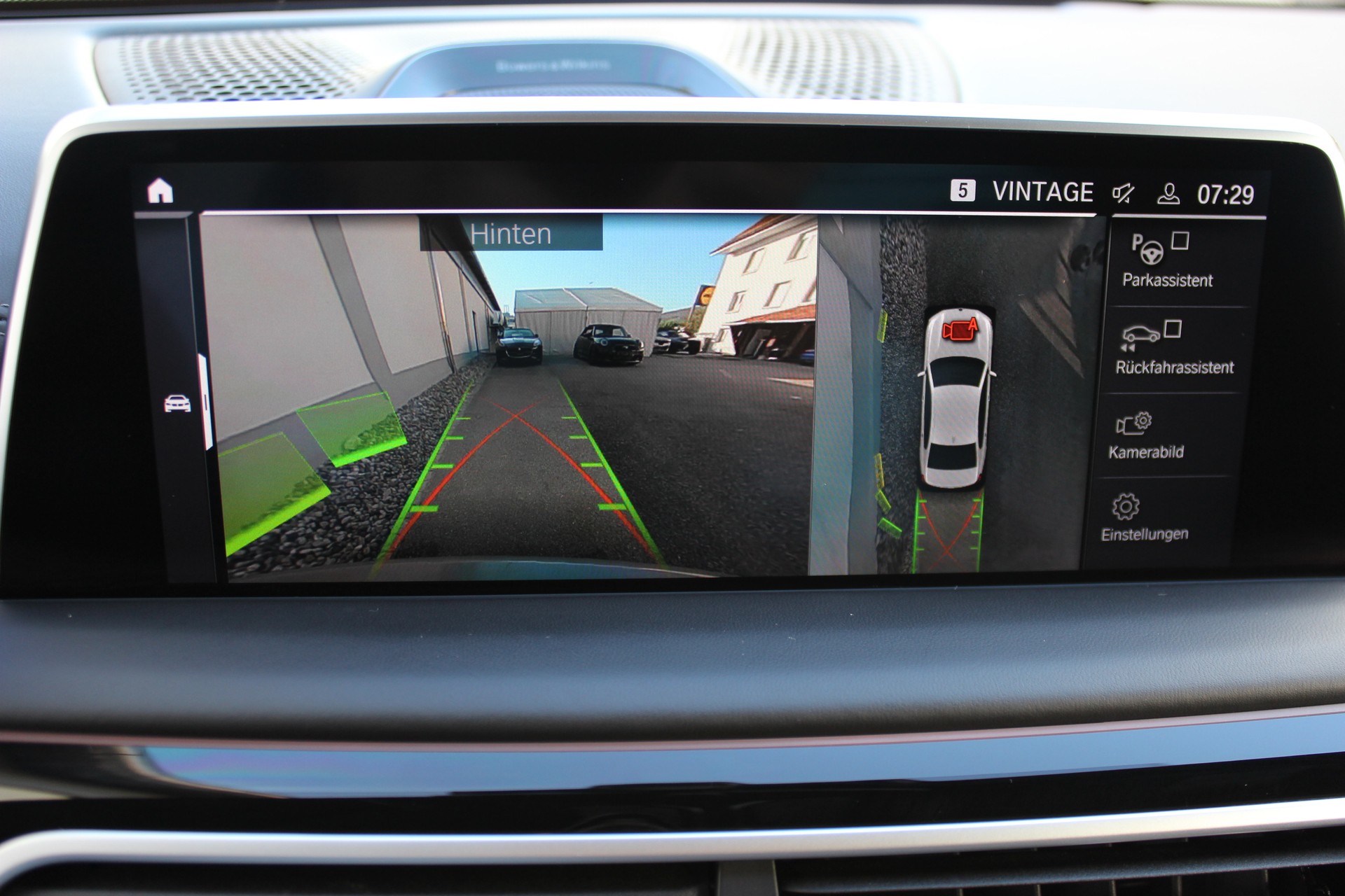 BMW 750i xDrive M Sport *BOWERS & WILKINS*-image-26