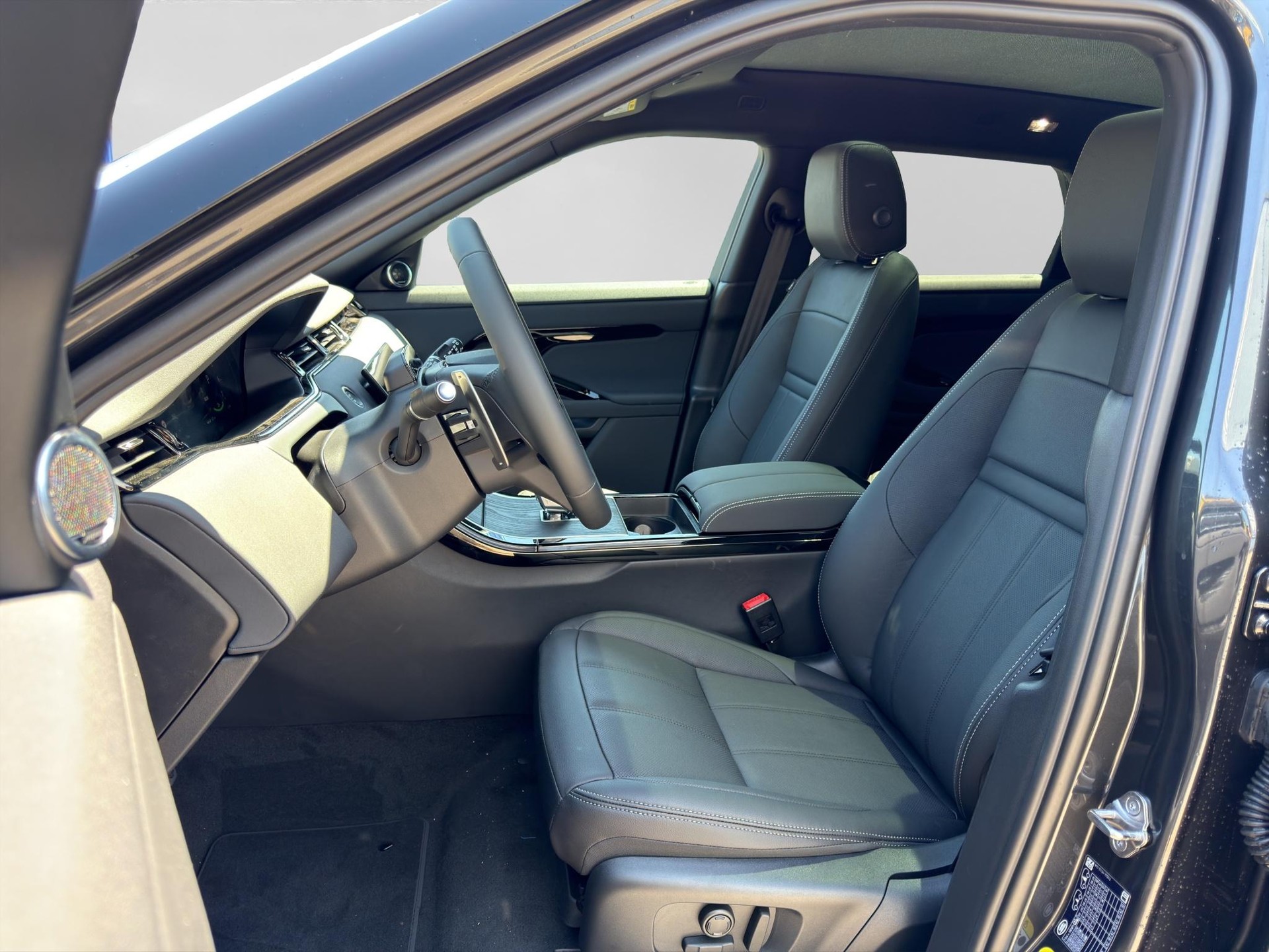 LAND ROVER Range Rover Evoque 1.5 T 270e Hoxton Edition-image-1