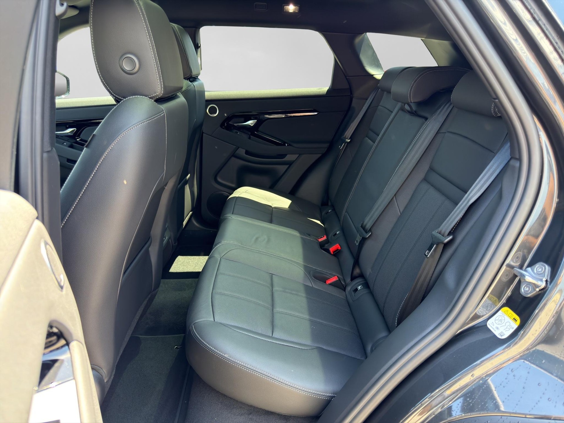 LAND ROVER Range Rover Evoque 1.5 T 270e Hoxton Edition-image-6