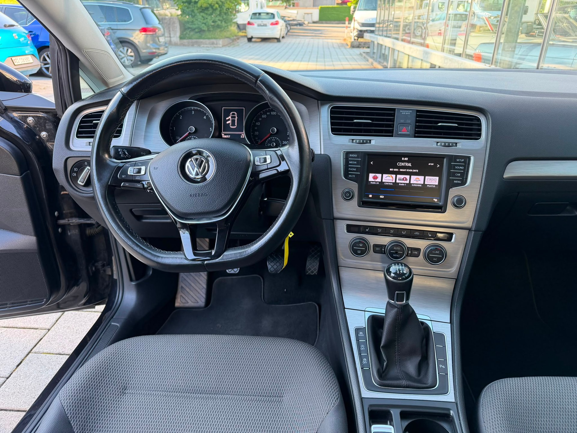 VW Golf 2.0 TDI Comfortline 4Motion-image-8