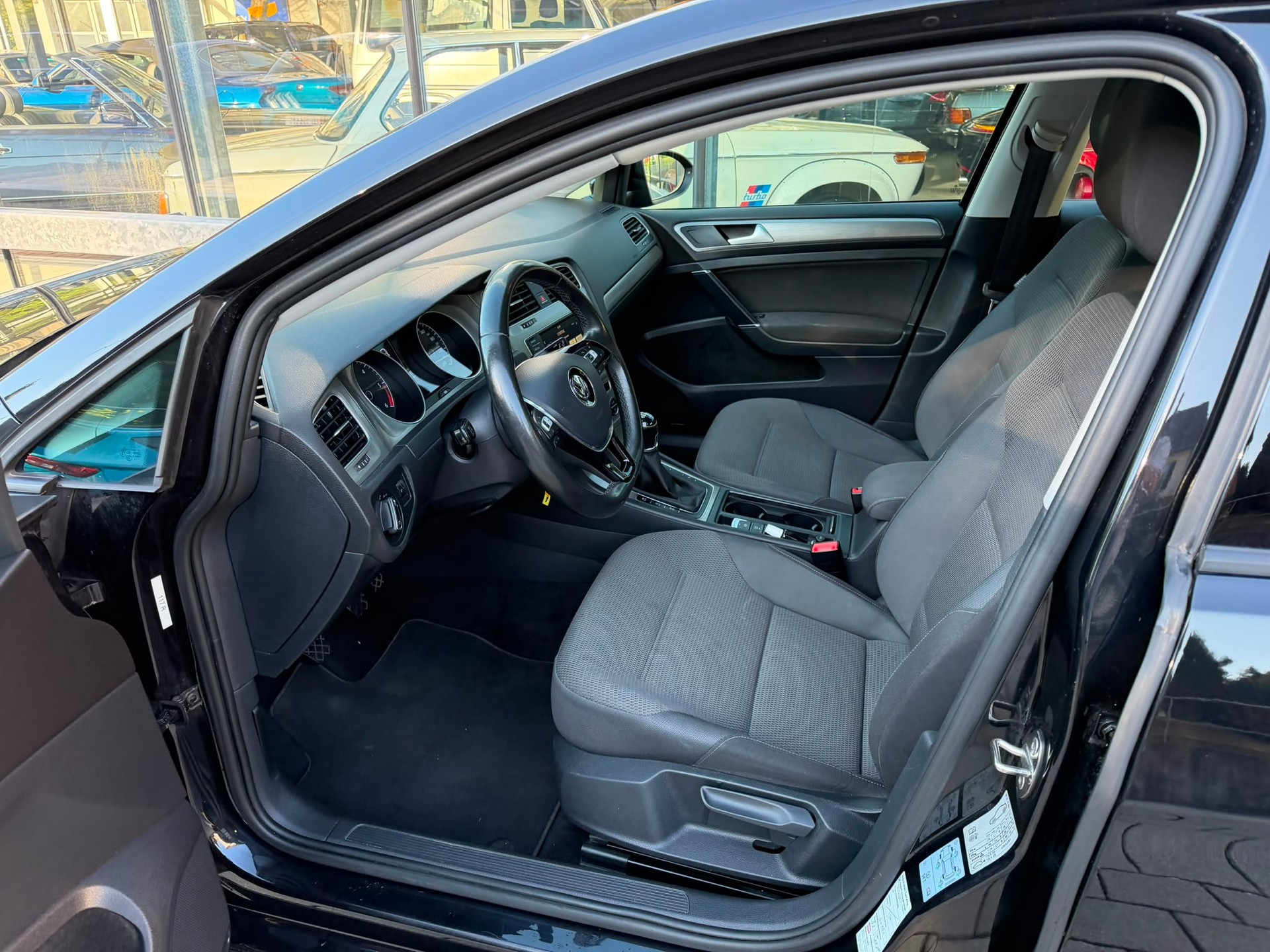 VW Golf 2.0 TDI Comfortline 4Motion-image-6