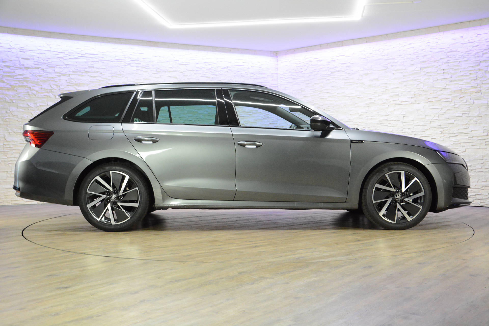 SKODA Octavia Combi 1.5 TSI SportLine DSG-image-3
