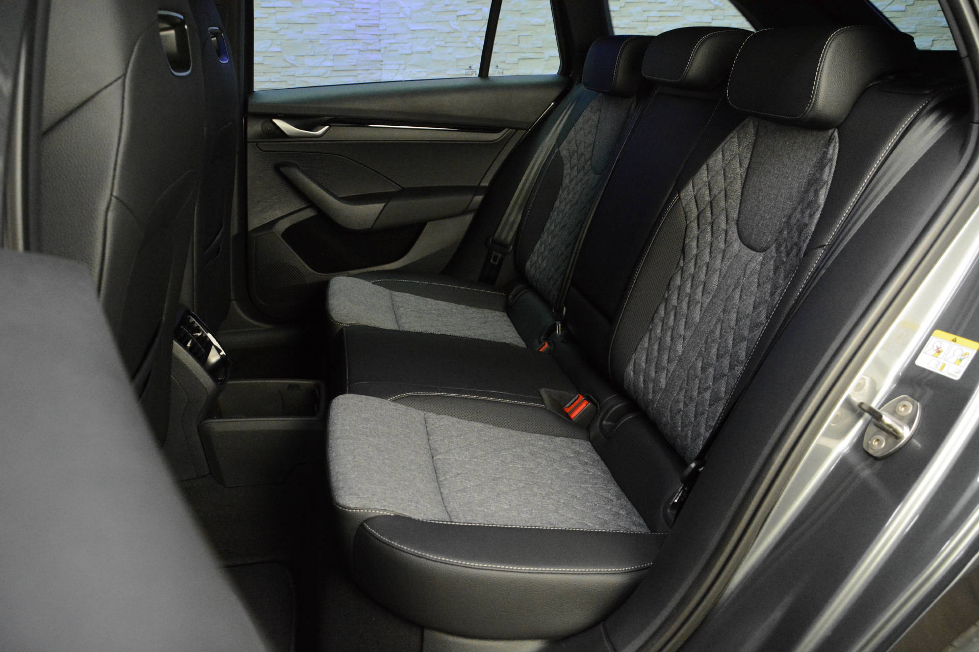 SKODA Octavia Combi 1.5 TSI SportLine DSG-image-9