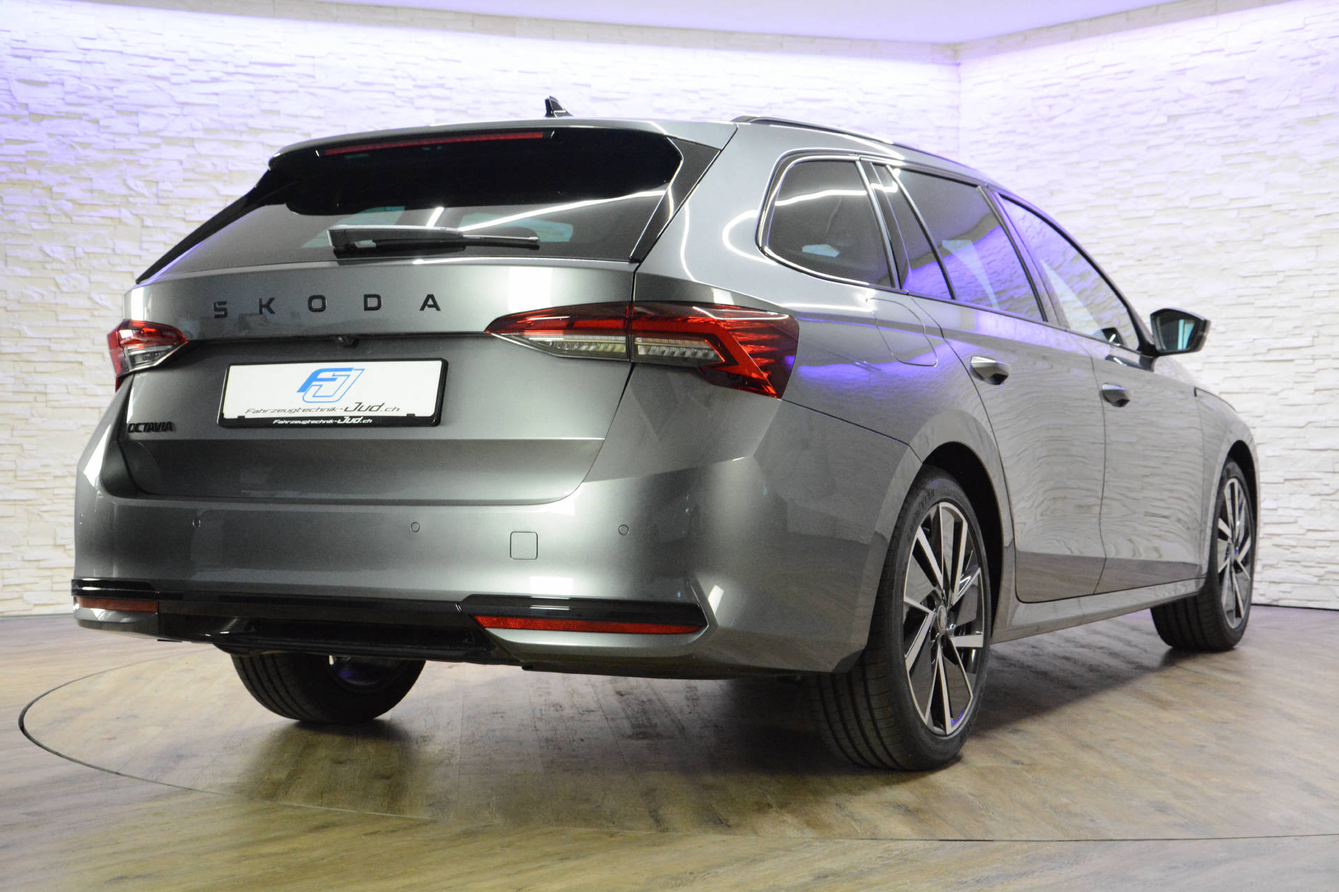 SKODA Octavia Combi 1.5 TSI SportLine DSG-image-4