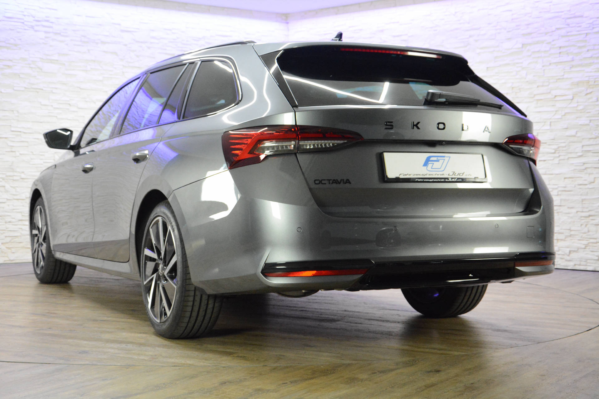 SKODA Octavia Combi 1.5 TSI SportLine DSG-image-5