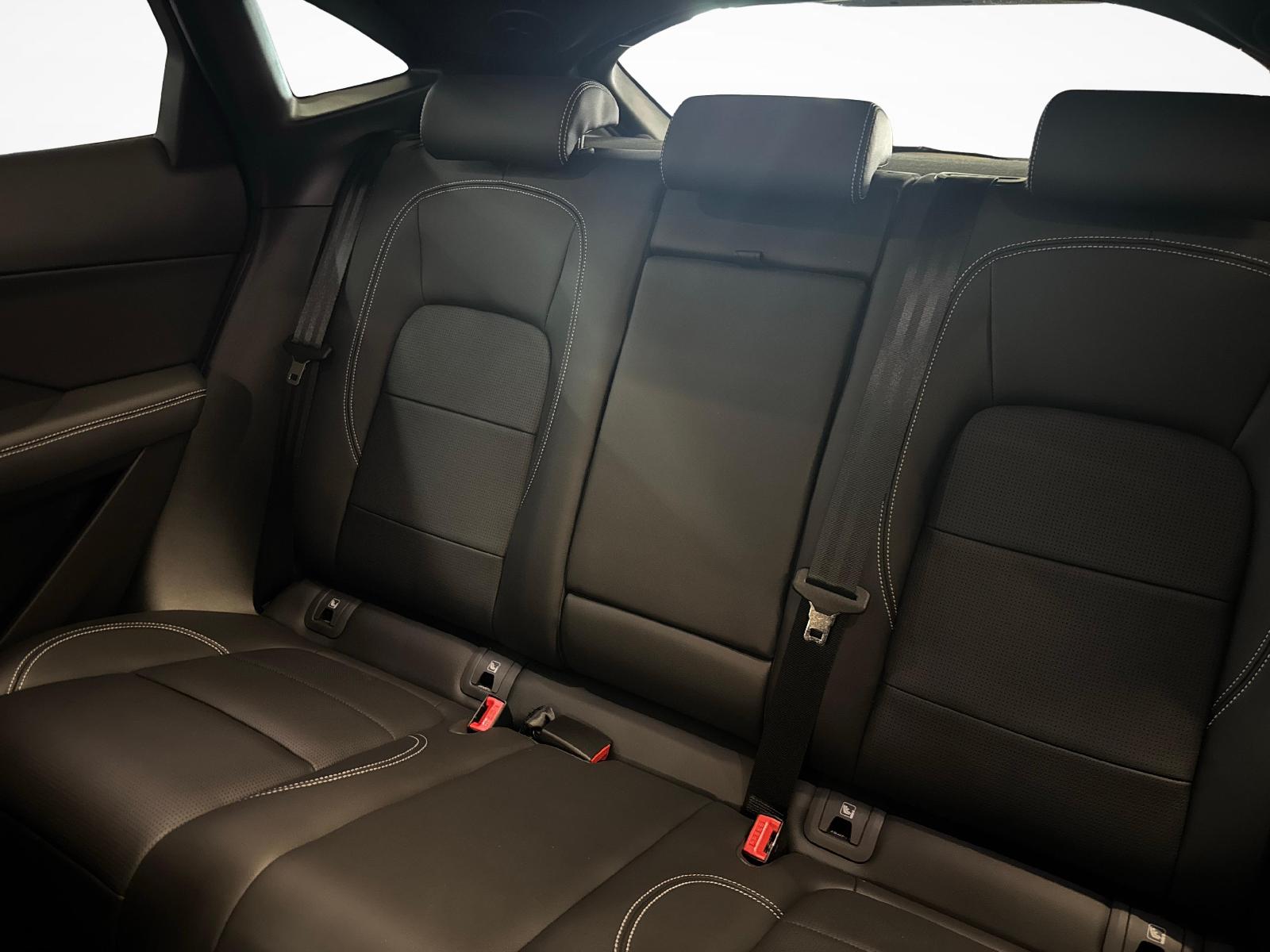 JAGUAR E-Pace 1.5 T 270e R-Dynamic SE AWD-image-10