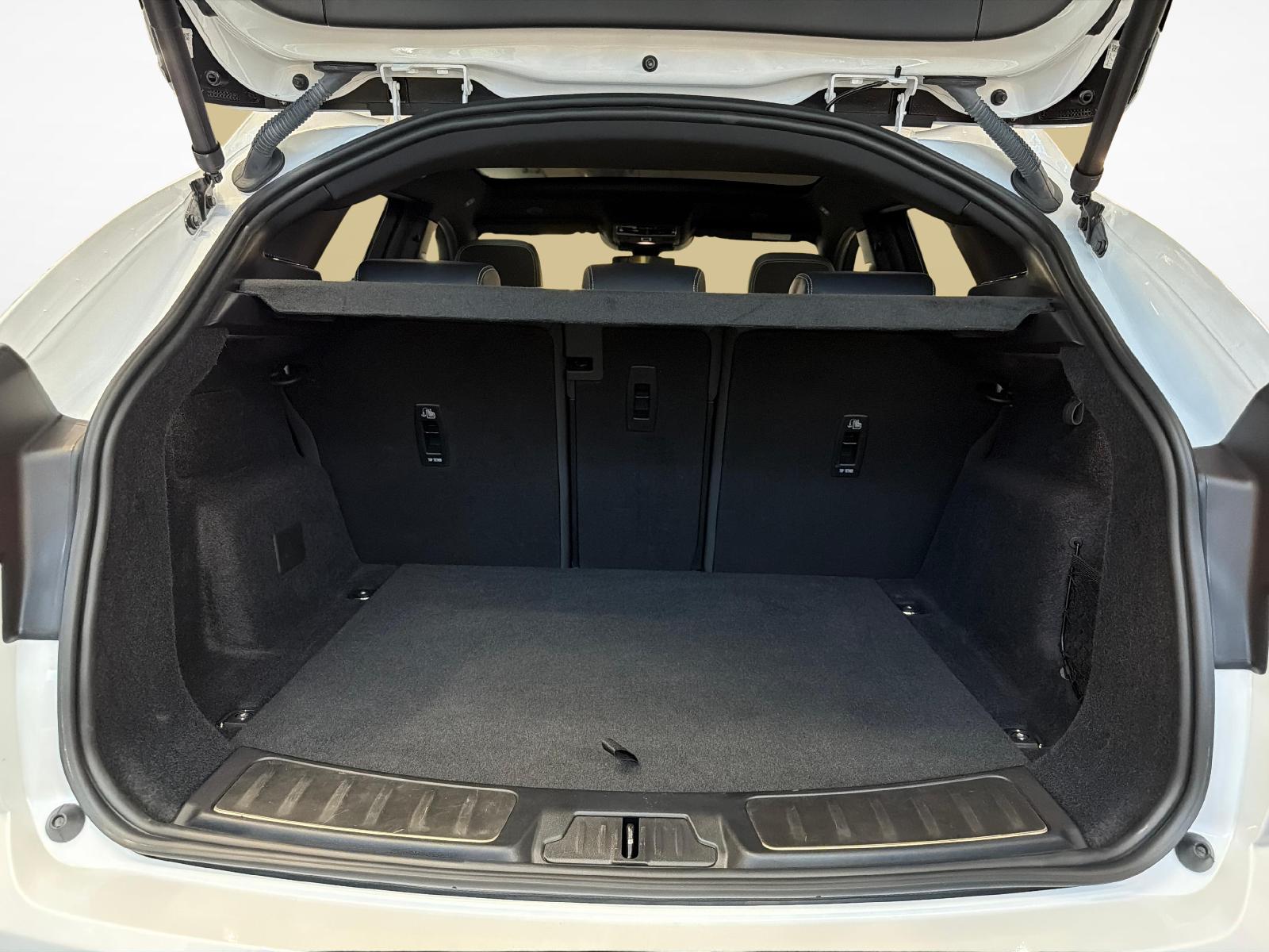 JAGUAR E-Pace 1.5 T 270e R-Dynamic SE AWD-image-11