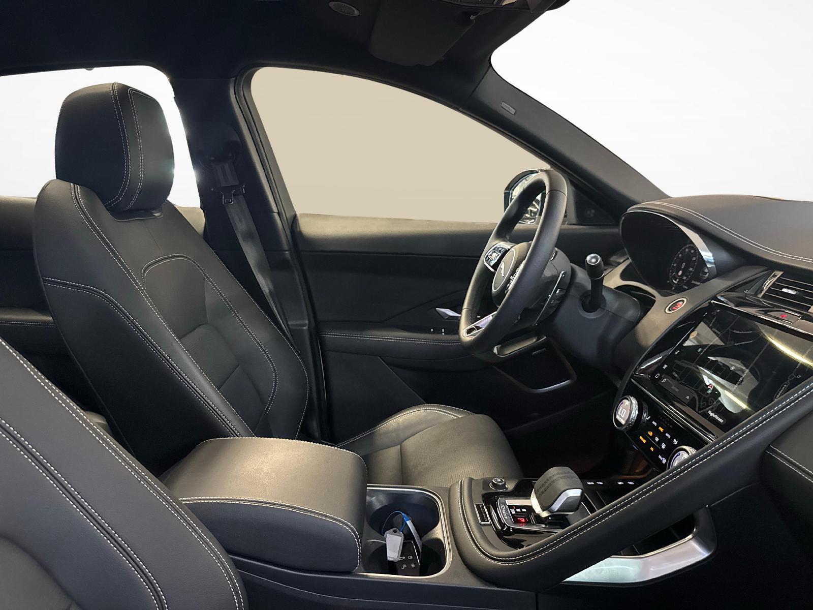 JAGUAR E-Pace 1.5 T 270e R-Dynamic SE AWD-image-9