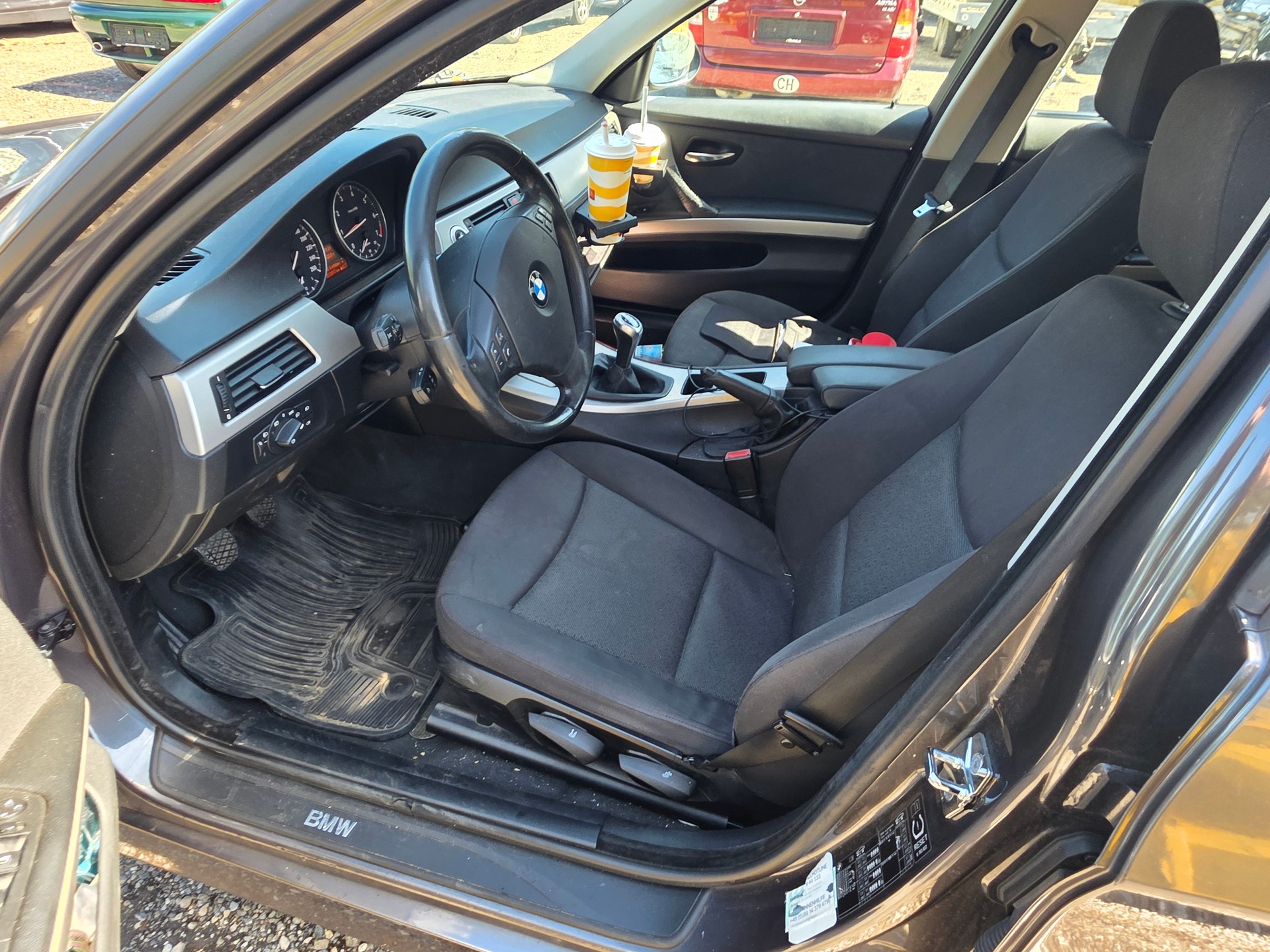 BMW 318i Touring Access-image-5