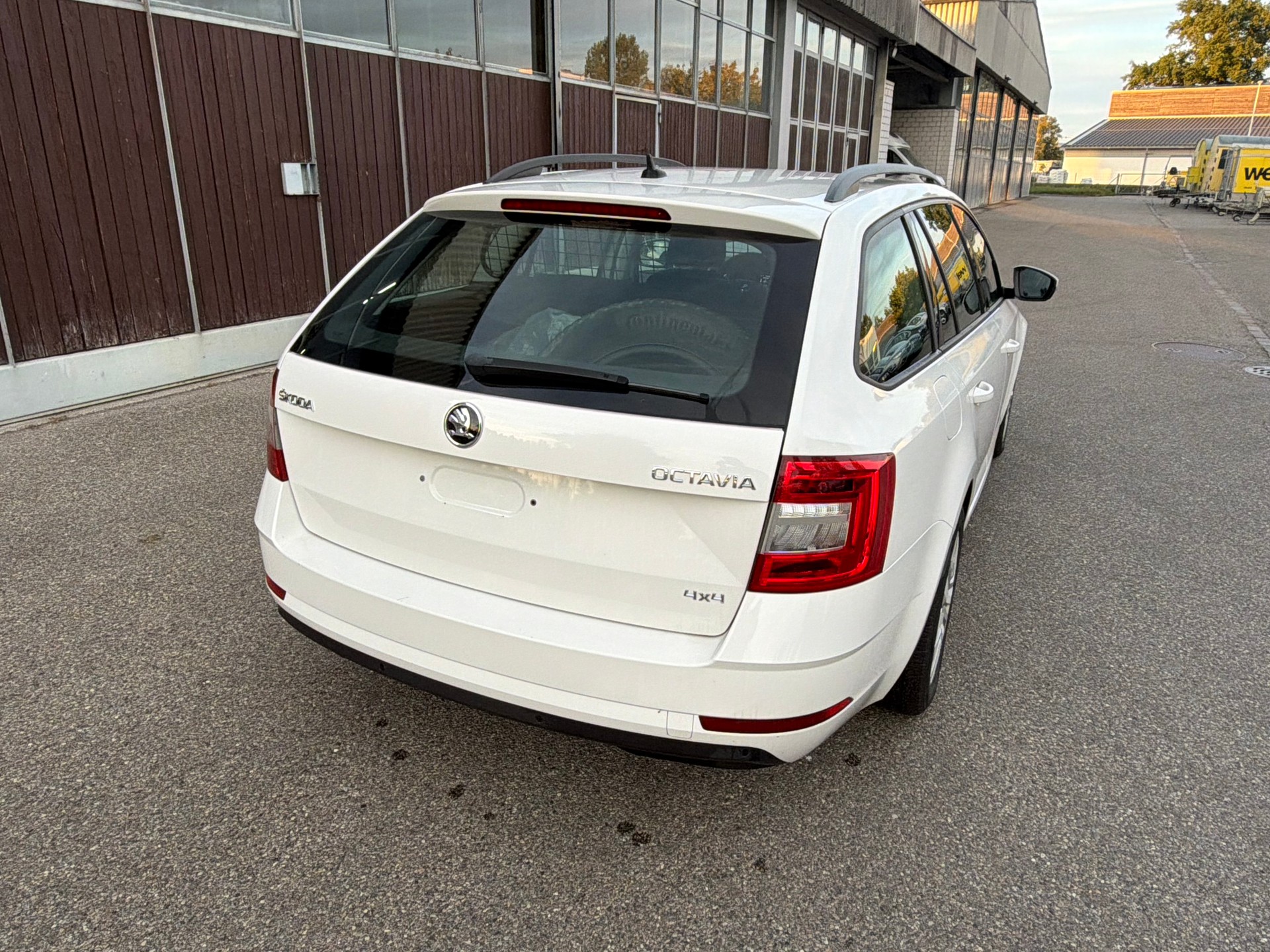 SKODA Octavia Combi 1.6 TDI Ambition 4x4-image-5
