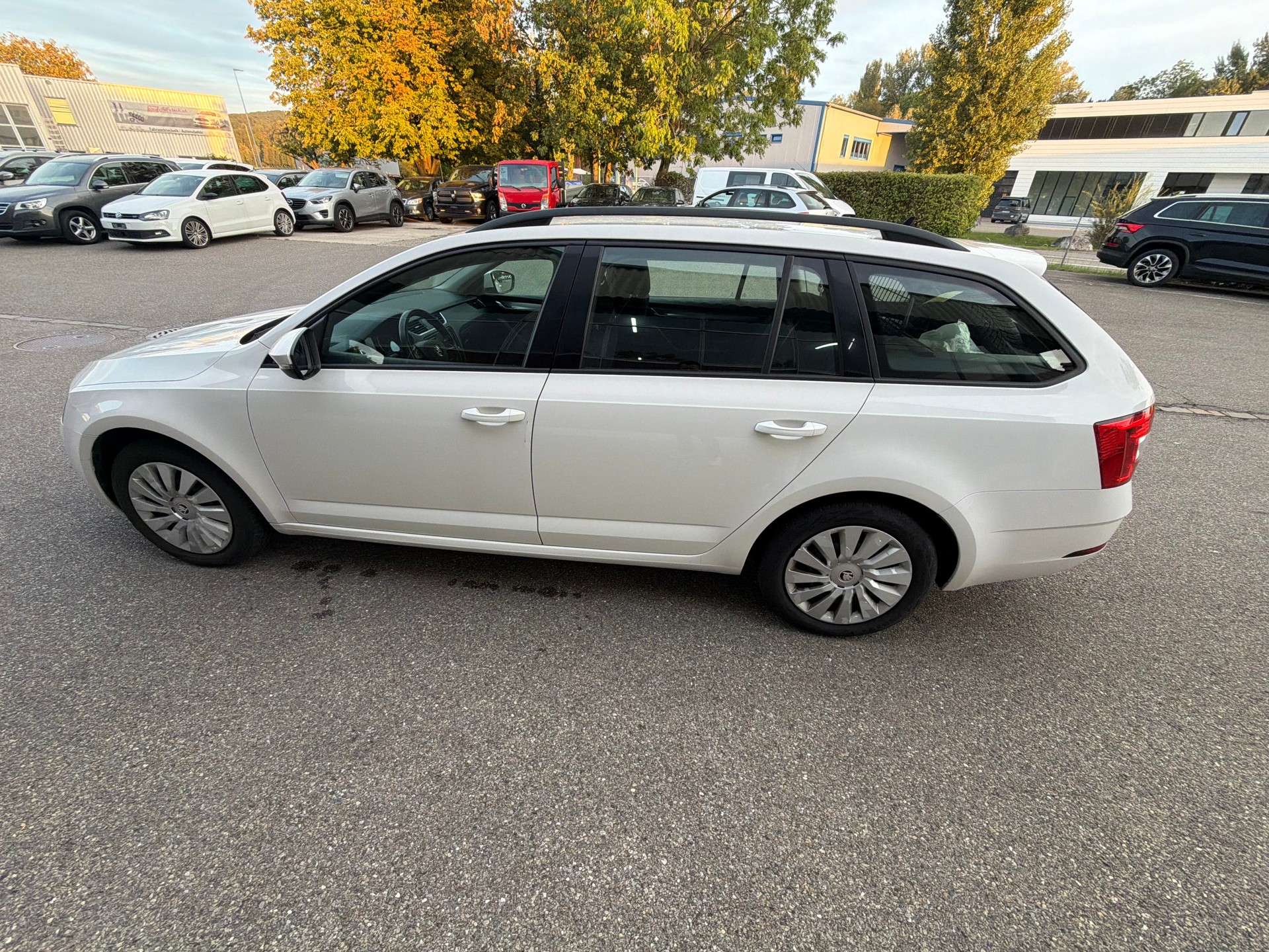 SKODA Octavia Combi 1.6 TDI Ambition 4x4-image-8