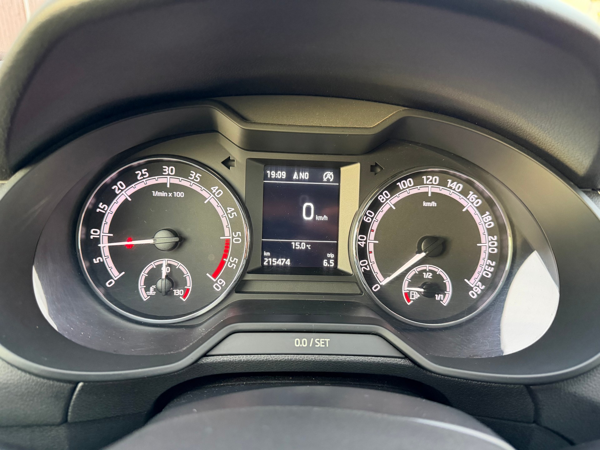 SKODA Octavia Combi 1.6 TDI Ambition 4x4-image-13