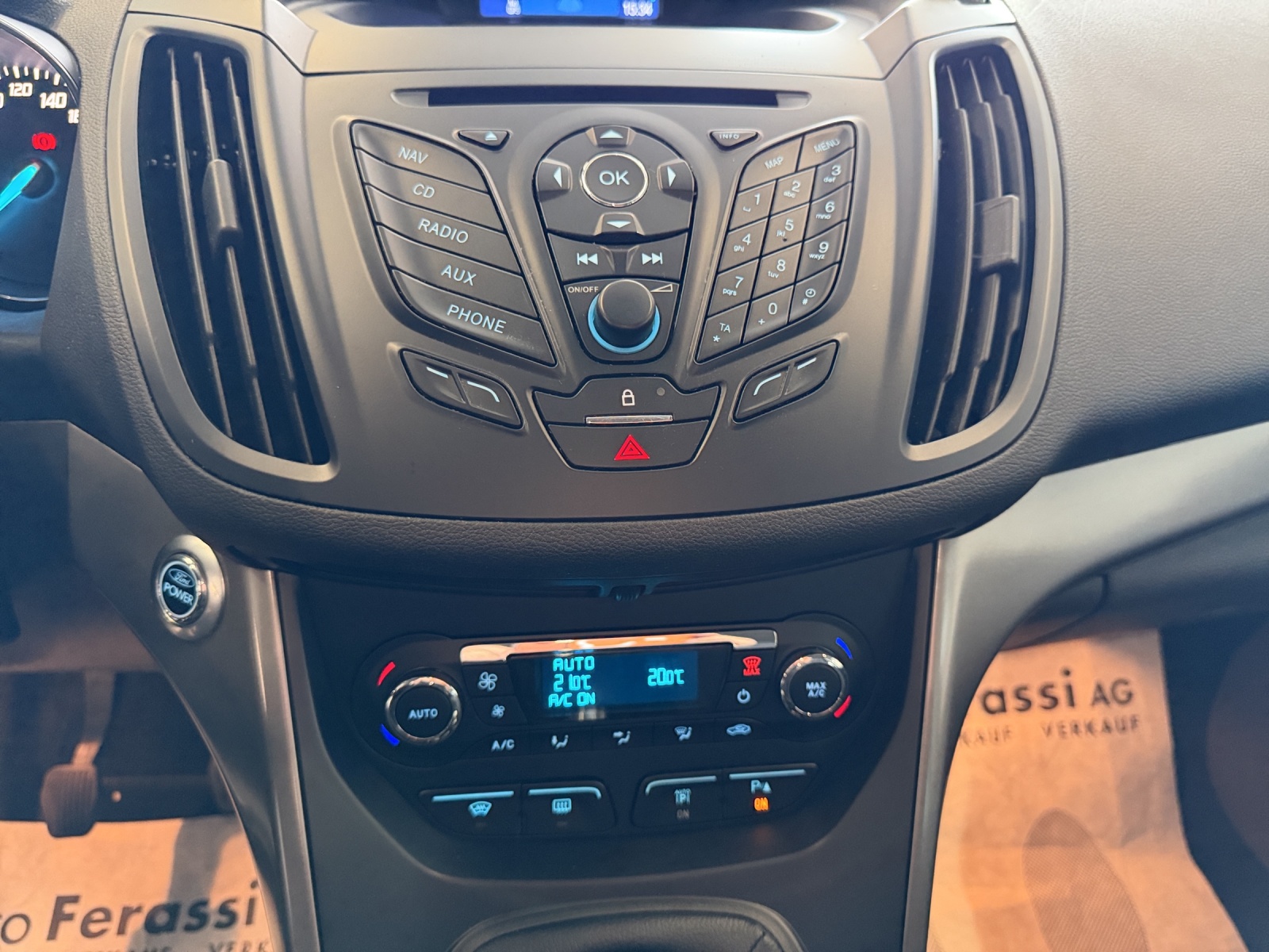 FORD Kuga 2.0 TDCi Carving 4WD-image-26