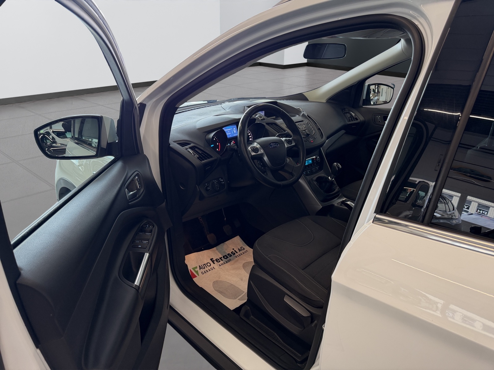 FORD Kuga 2.0 TDCi Carving 4WD-image-22