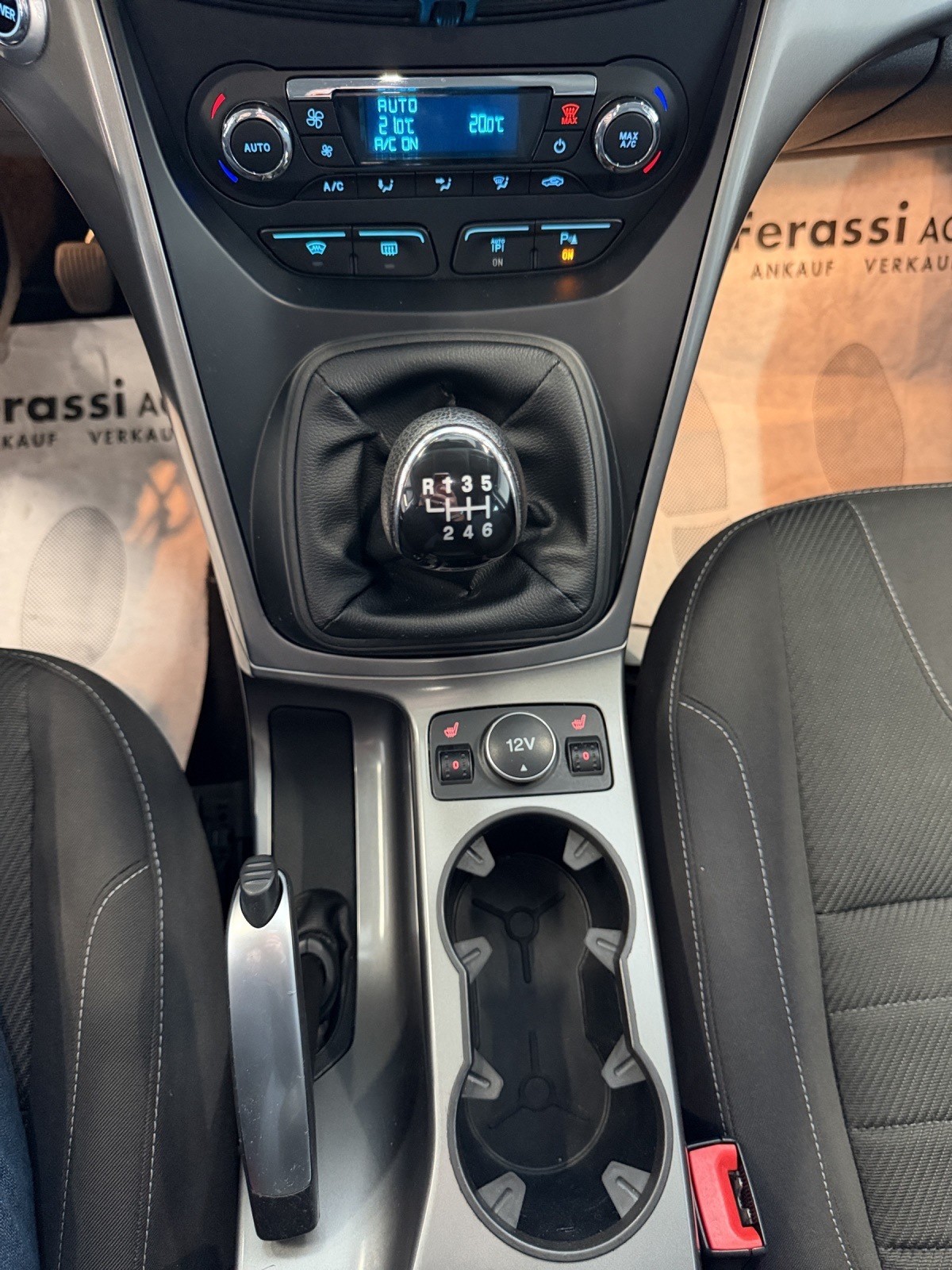 FORD Kuga 2.0 TDCi Carving 4WD-image-27