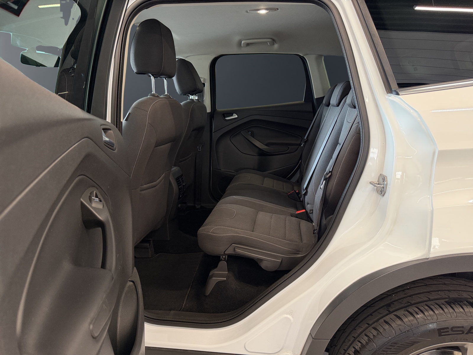 FORD Kuga 2.0 TDCi Carving 4WD-image-13